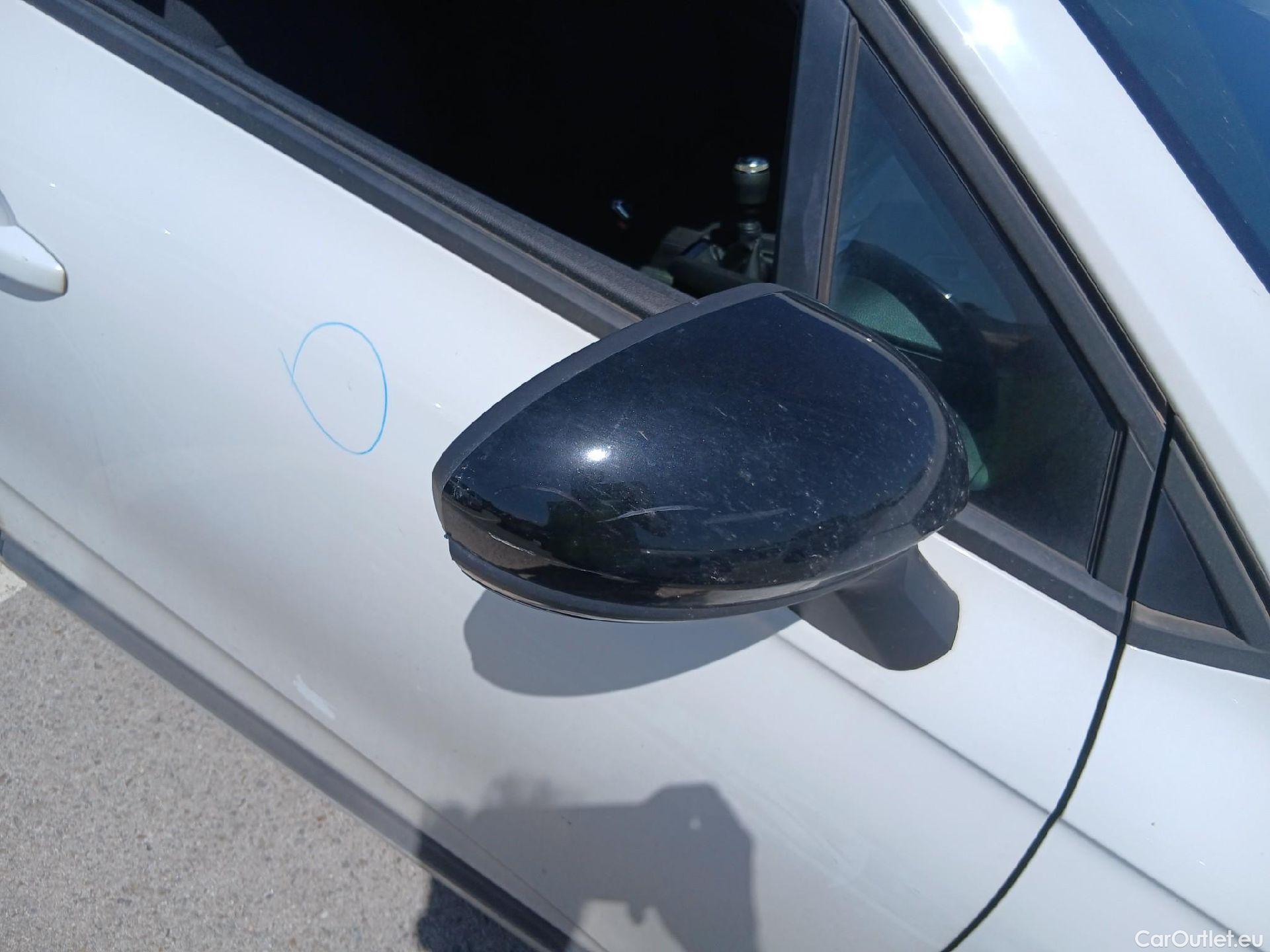  Renault  Clio RENAULT  / 2019 / 5P / berlina con portón Equilibre Blue dCi 74kW (100CV) #35