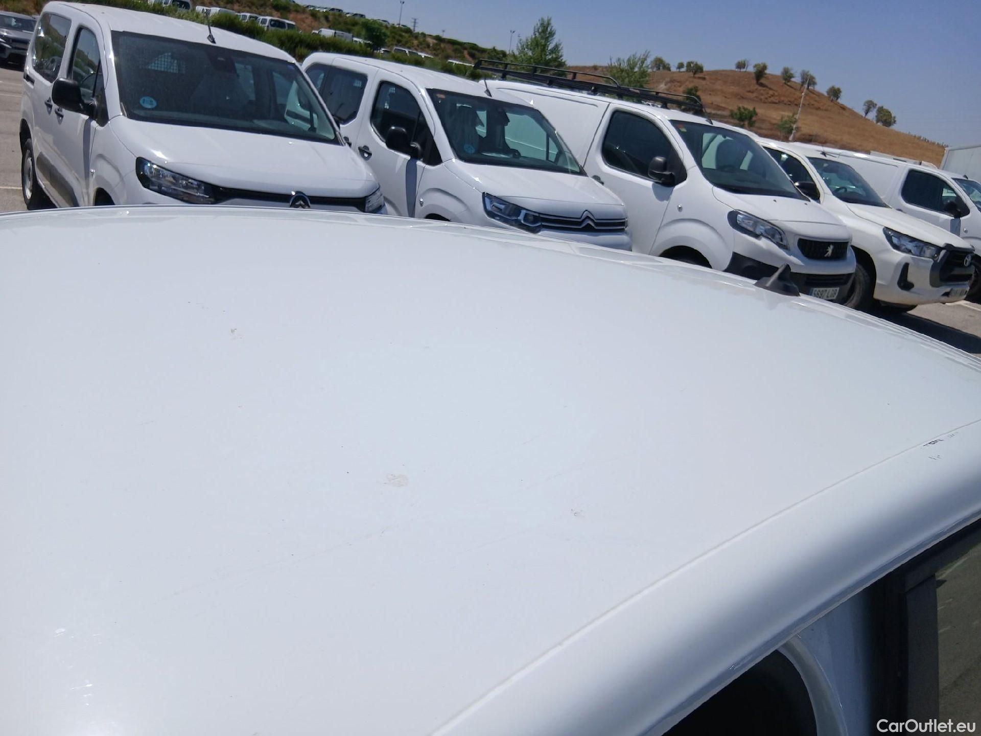  Renault  Clio RENAULT  / 2019 / 5P / berlina con portón Equilibre Blue dCi 74kW (100CV) #13