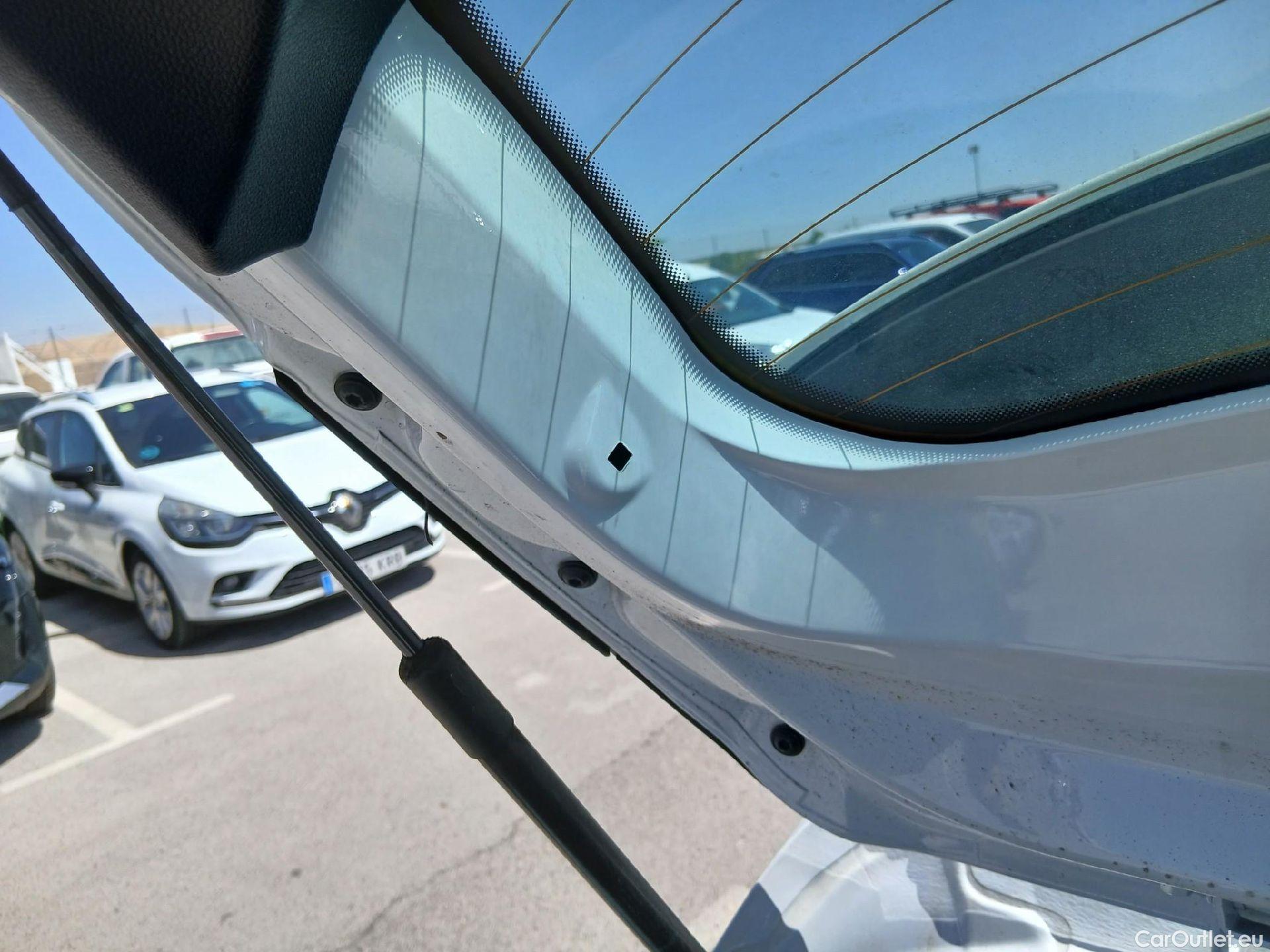 Renault  Clio RENAULT  / 2019 / 5P / berlina con portón Equilibre Blue dCi 74kW (100CV) #24