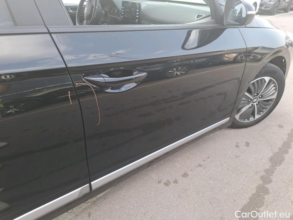  Hyundai   Ioniq HYUNDAI / 2019 / 5P / berlina con portón 1.6 GDI PHEV Klass DCT #4
