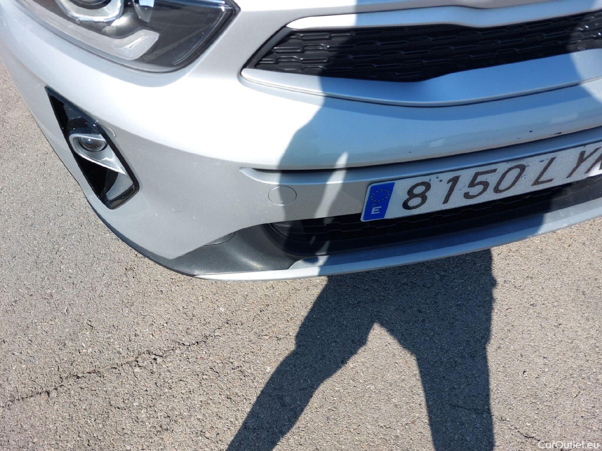  KIA  STONIC KIA  / 2017 / 5P / todoterreno 1.0 T-GDi 74kW (100CV) MHEV iMT Concept #6