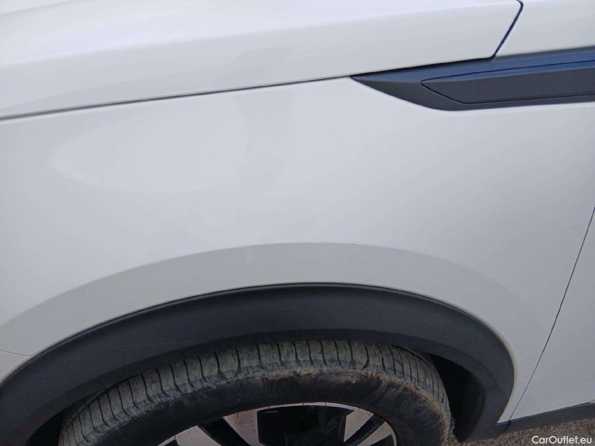  Peugeot  2008 PEUGEOT  / 2019 / 5P / todoterreno Allure Pack Puretech 130 S&S EAT8 (AC) #8