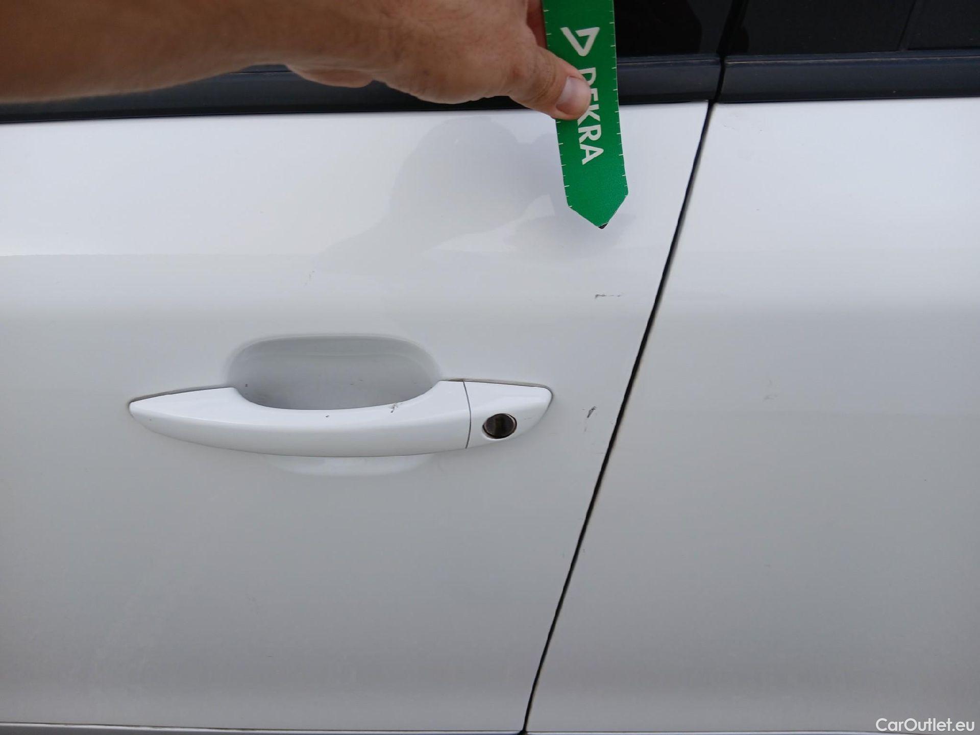  Peugeot  2008 PEUGEOT  / 2019 / 5P / todoterreno Allure Pack Puretech 130 S&S EAT8 (AC) #9