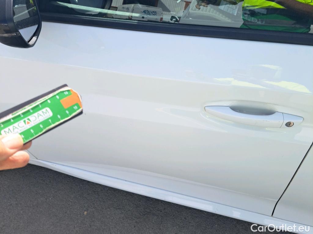  Peugeot  208 PEUGEOT  / 2019 / 5P / berlina con portón PureTech 73kW (100CV) Active Pack #22