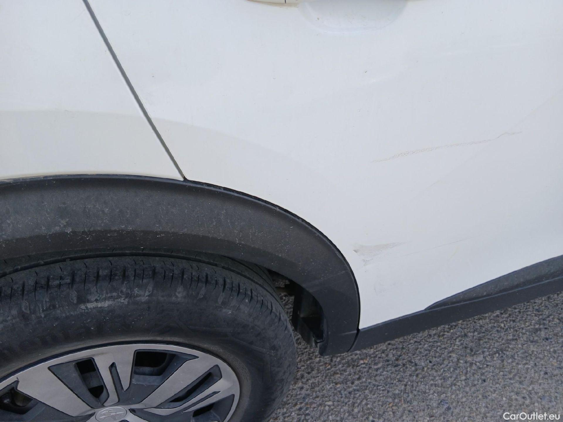  Peugeot  2008 PEUGEOT  / 2019 / 5P / todoterreno Active Puretech 100 S&S BVM6 #17