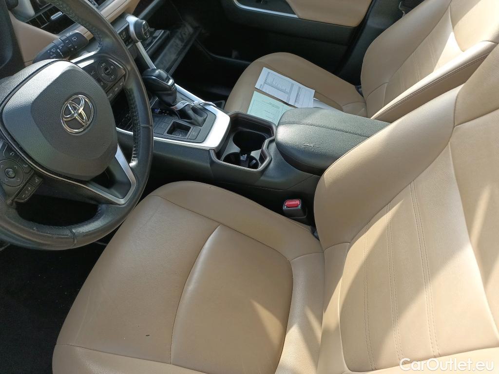  Toyota  RAV4 TOYOTA  / 2018 / 5P / todoterreno 2.5l 220H Luxury #16