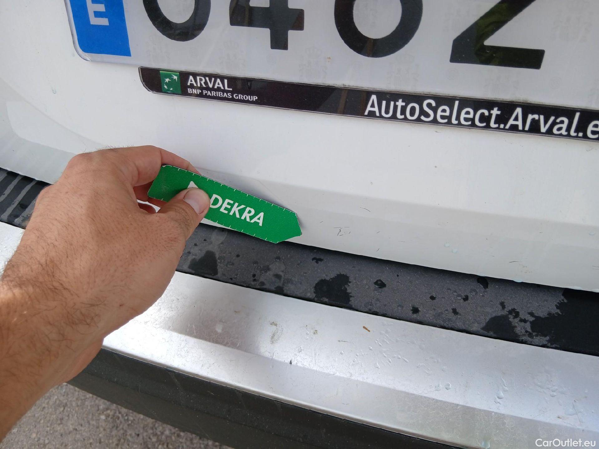  Peugeot  2008 PEUGEOT  / 2019 / 5P / todoterreno Active Puretech 100 S&S BVM6 #13
