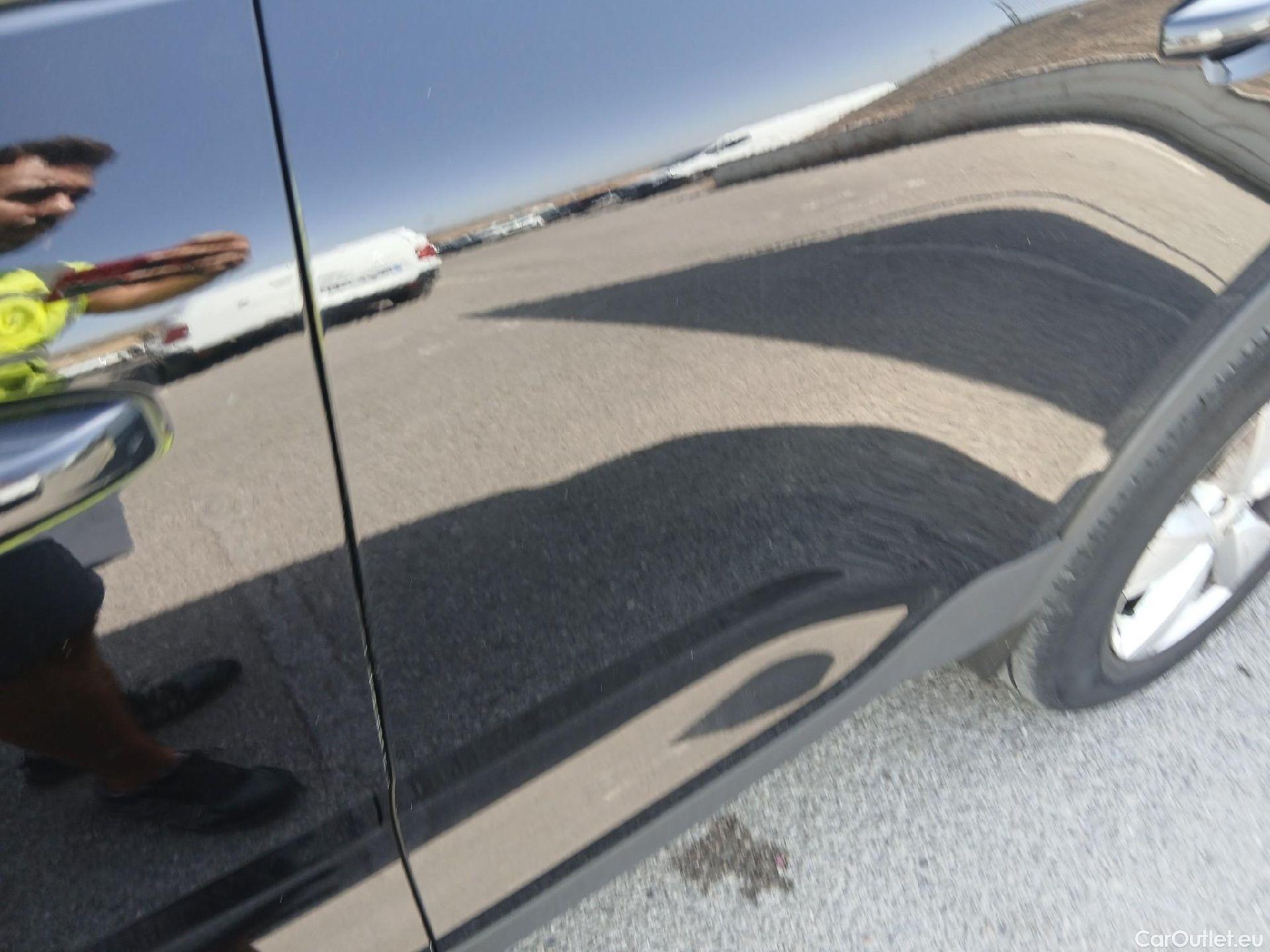  Volvo  XC 40 VOLVO XC40 / 2017 / 5P / todoterreno 1.5 T2 Momentum Core #14