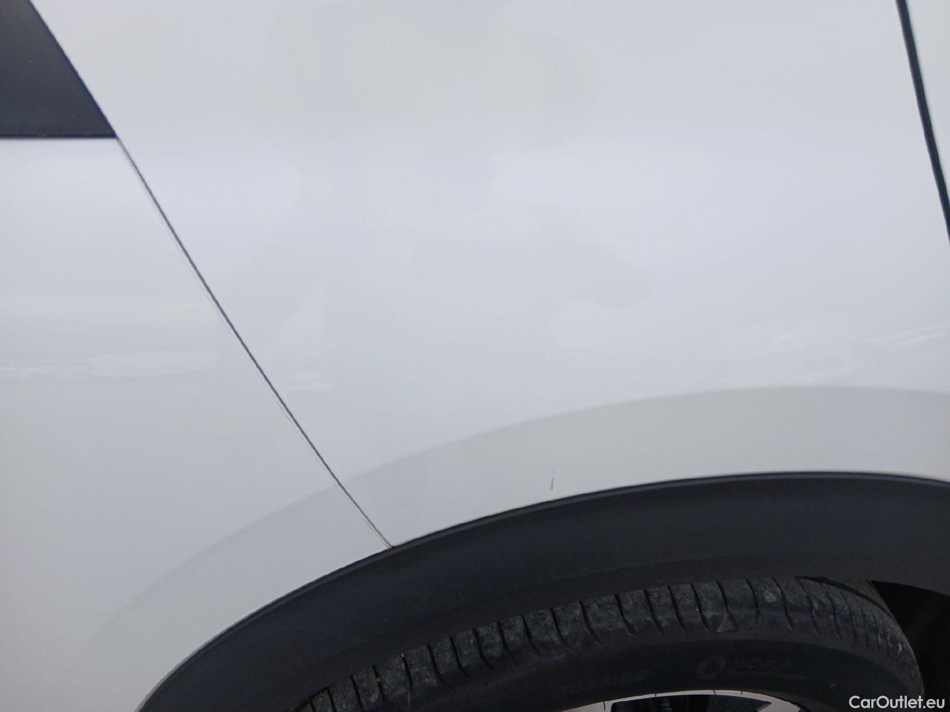  Peugeot  2008 PEUGEOT  / 2019 / 5P / todoterreno Allure Pack Puretech 130 S&S EAT8 (AC) #17