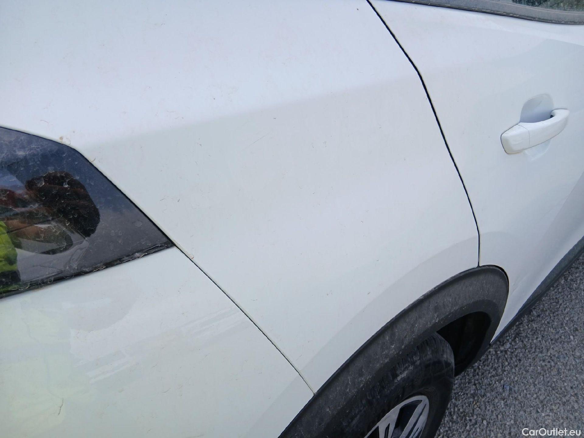  Peugeot  2008 PEUGEOT  / 2019 / 5P / todoterreno Active Puretech 100 S&S BVM6 #15