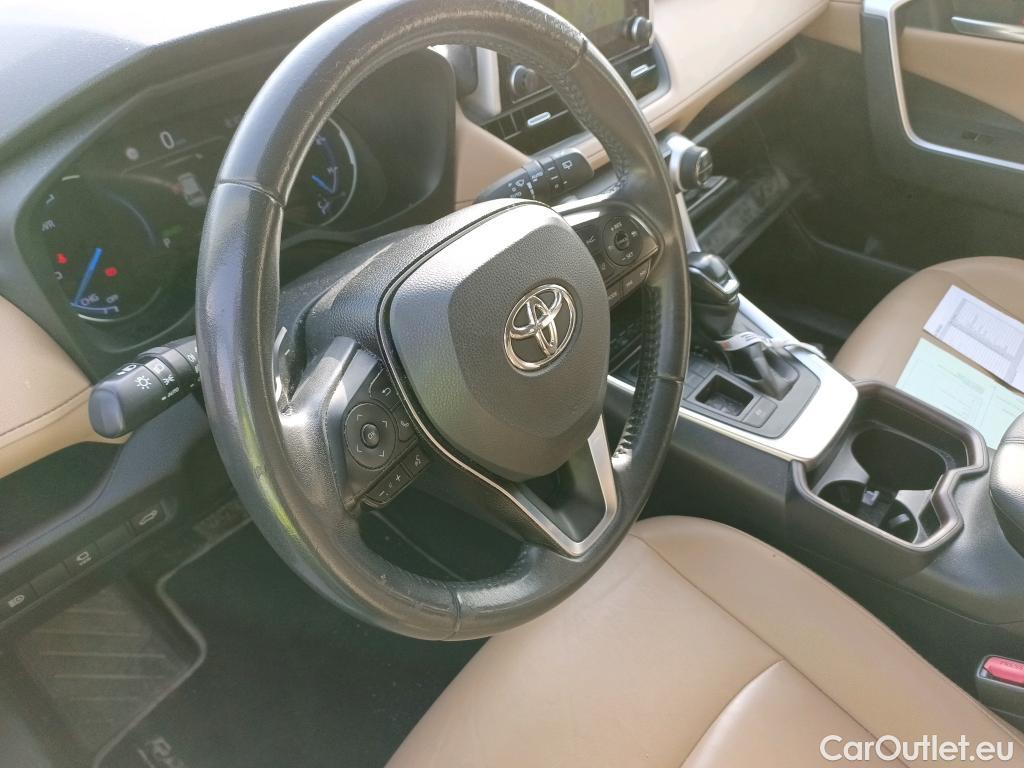 Toyota  RAV4 TOYOTA  / 2018 / 5P / todoterreno 2.5l 220H Luxury #21