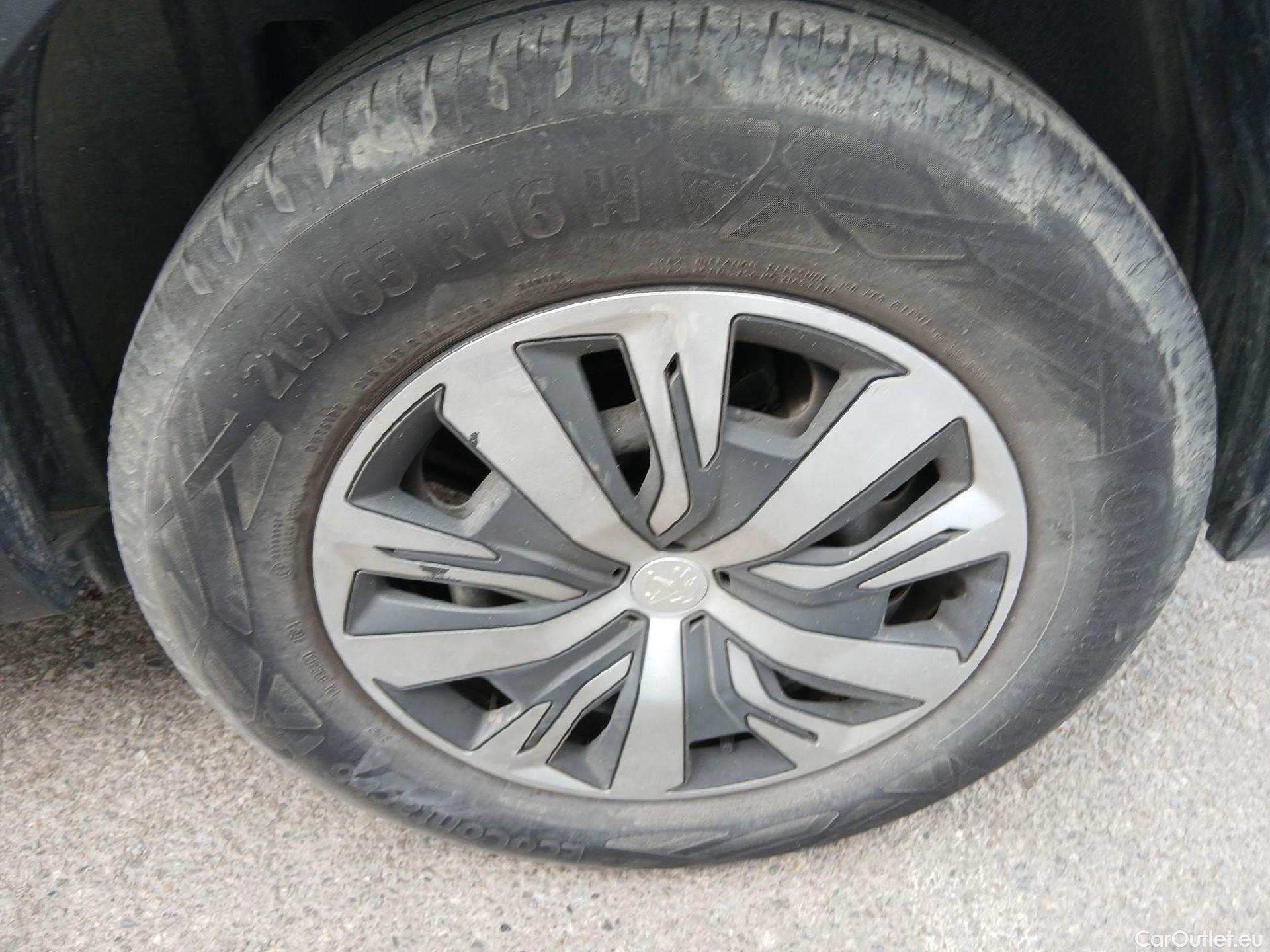  Peugeot  2008 PEUGEOT  / 2019 / 5P / todoterreno Active Puretech 100 S&S BVM6 #7