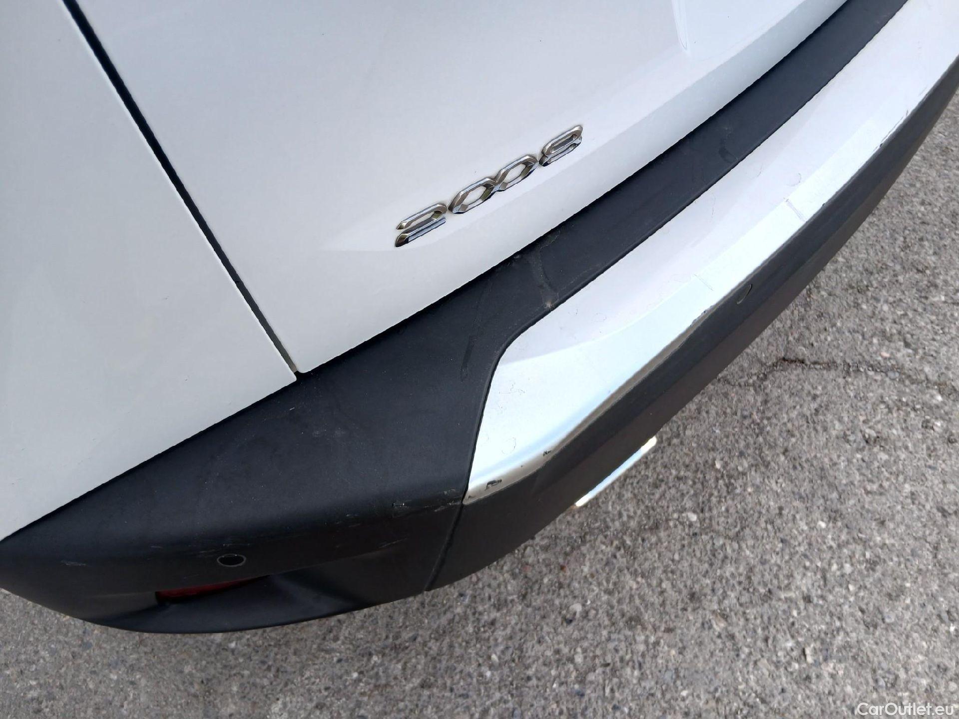  Peugeot  2008 PEUGEOT  / 2019 / 5P / todoterreno Allure Pack Puretech 130 S&S EAT8 (AC) #16
