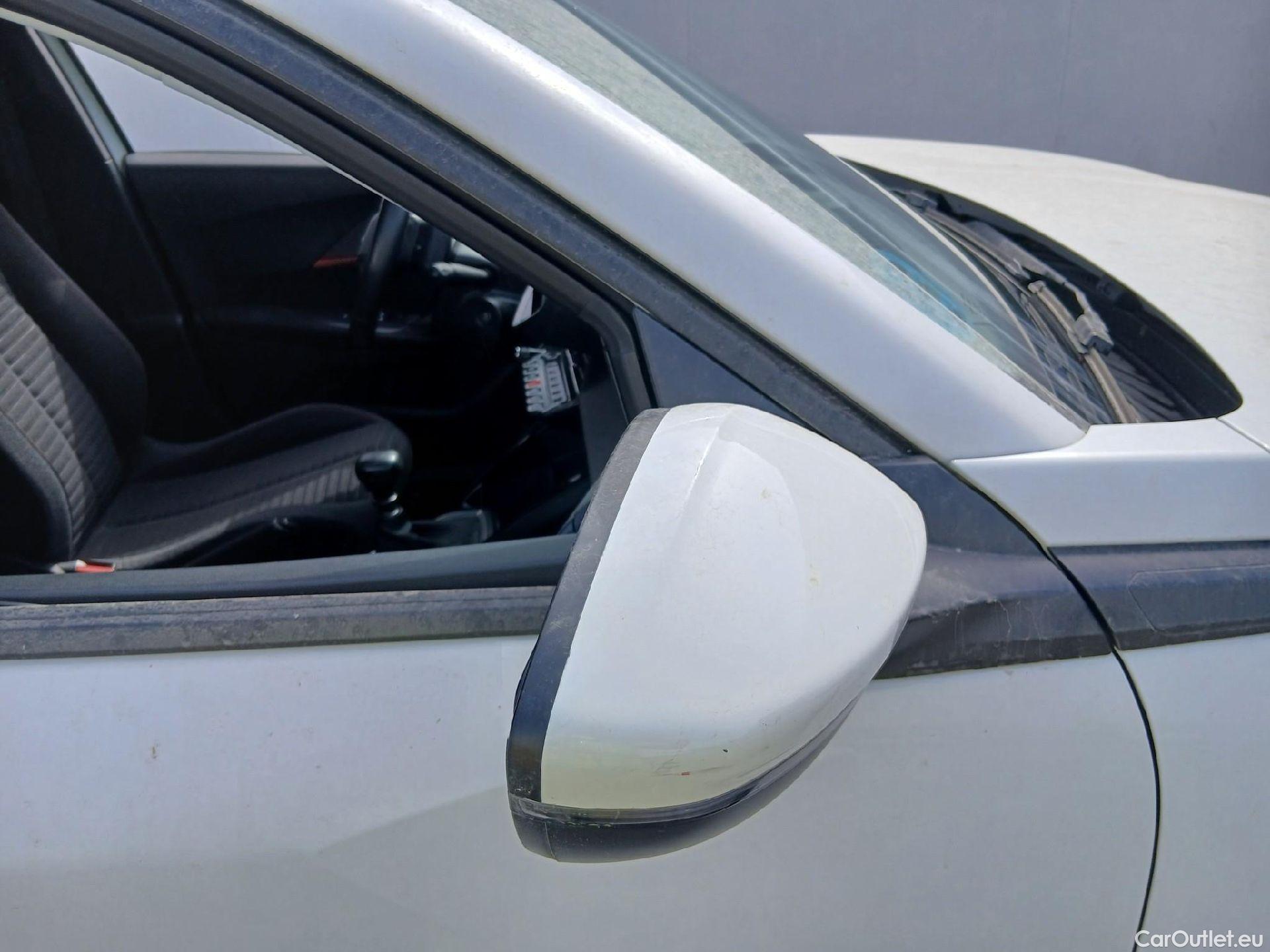  Peugeot  2008 PEUGEOT  / 2019 / 5P / todoterreno Active Puretech 100 S&S BVM6 #23