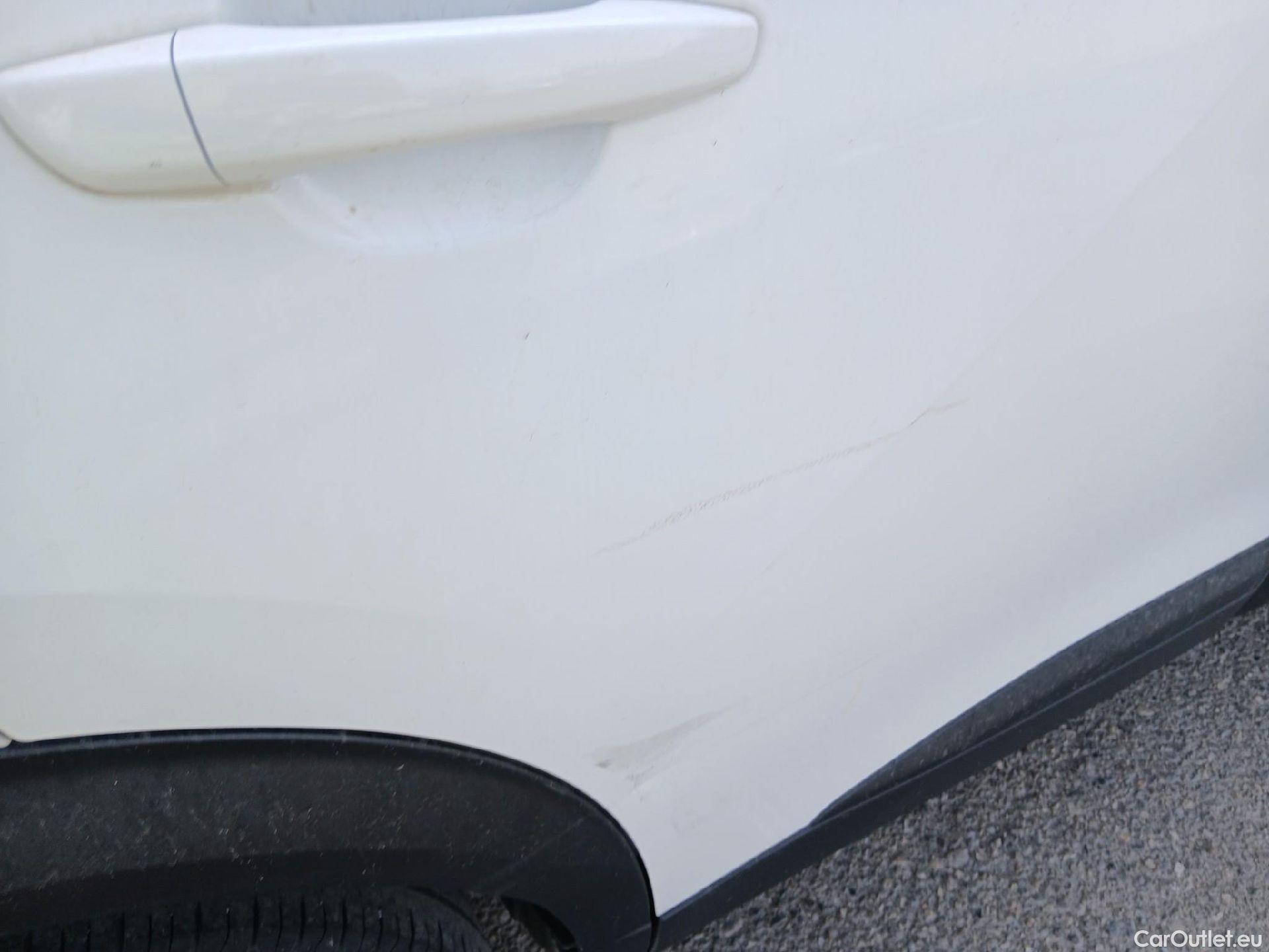  Peugeot  2008 PEUGEOT  / 2019 / 5P / todoterreno Active Puretech 100 S&S BVM6 #20