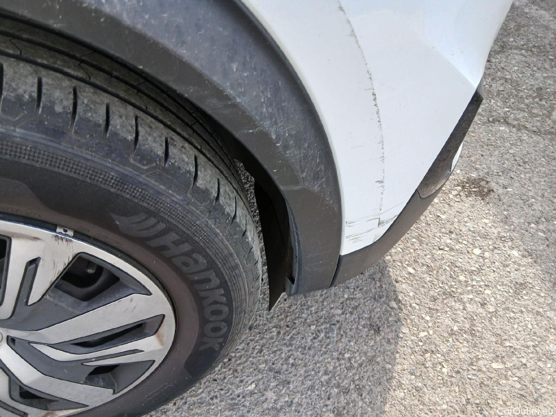  Peugeot  2008 PEUGEOT  / 2019 / 5P / todoterreno Active Puretech 100 S&S BVM6 #27