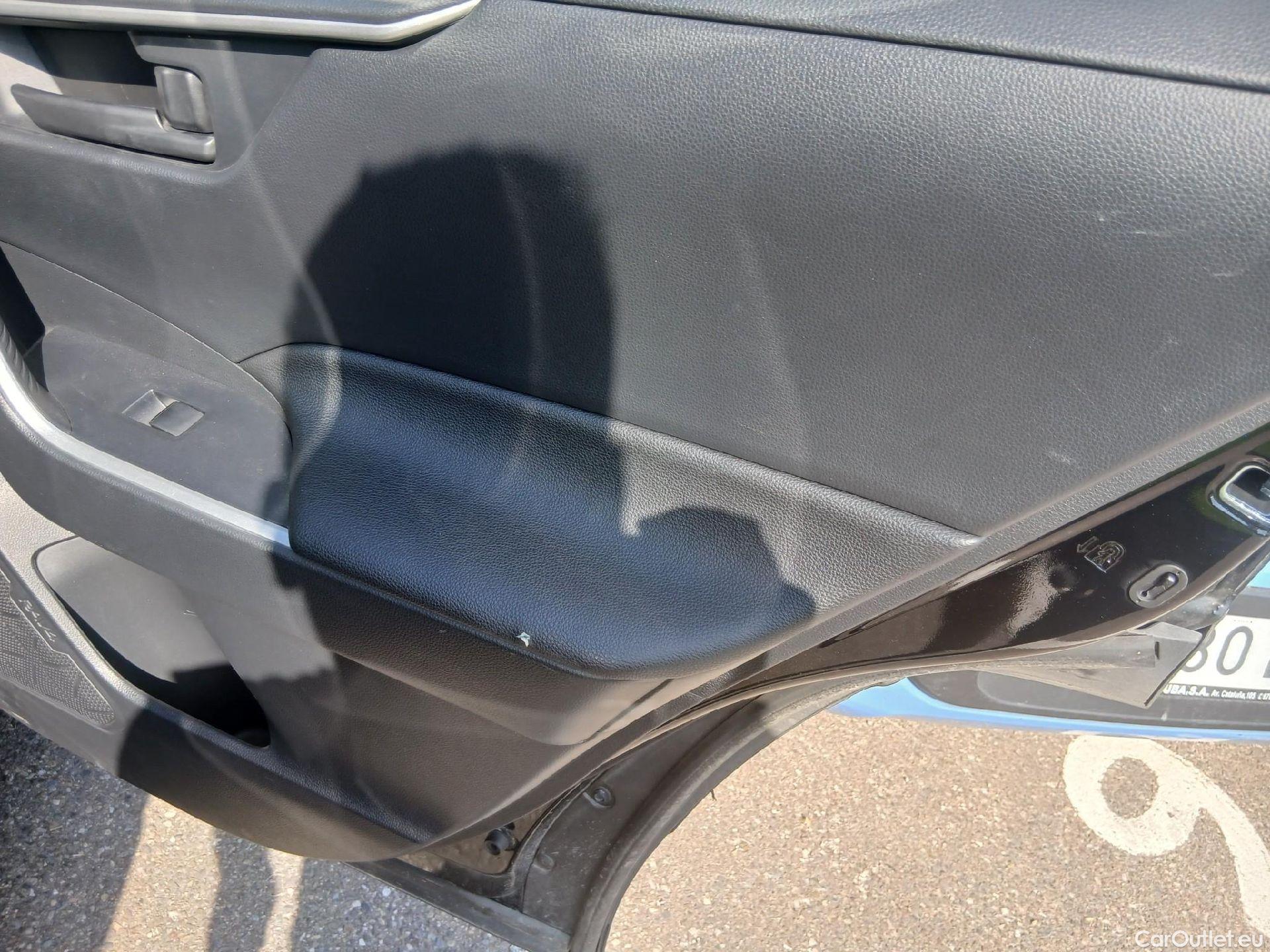  Toyota  RAV4 TOYOTA  / 2018 / 5P / todoterreno 2.5l 220H Business #8