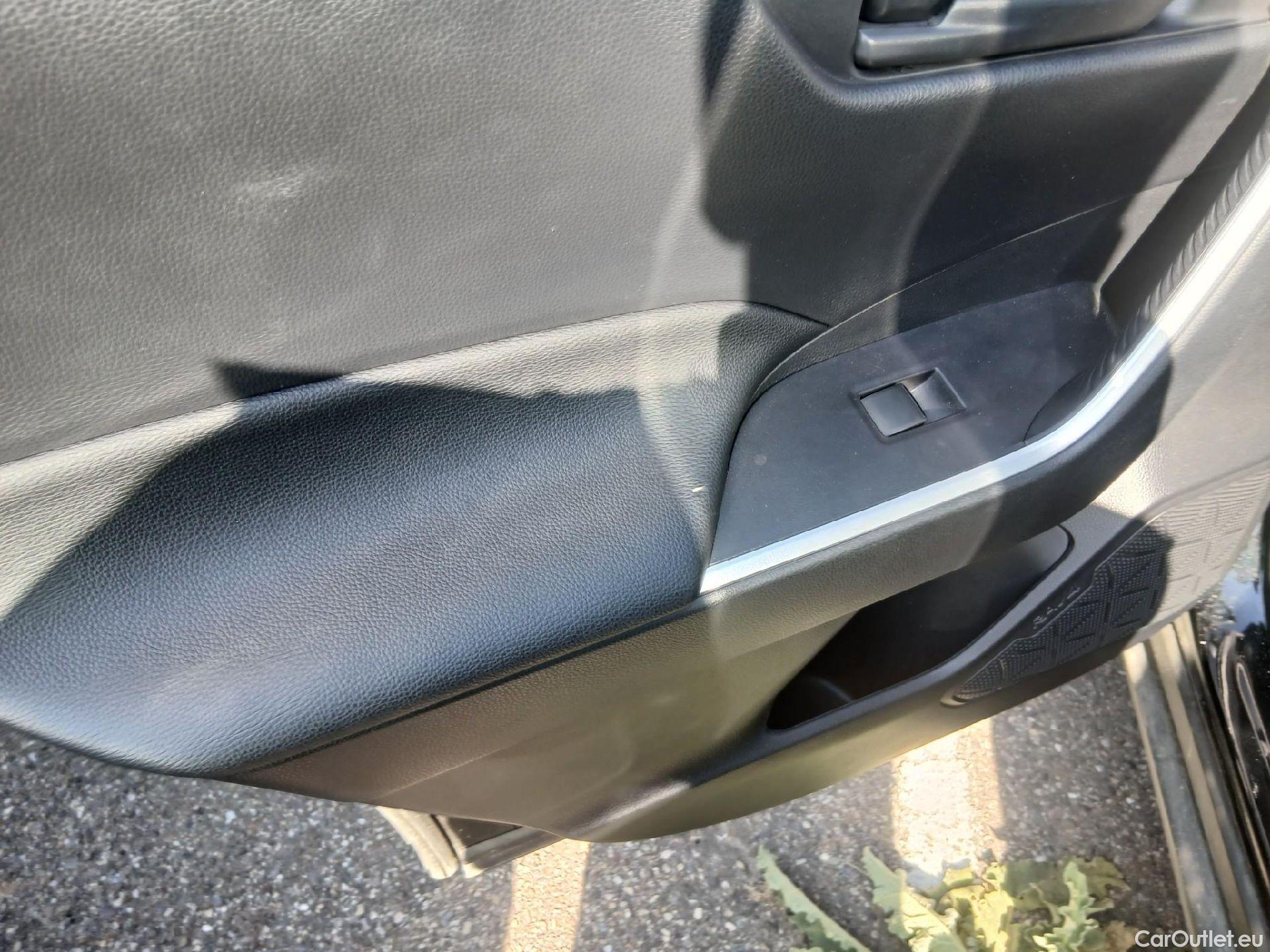 Toyota  RAV4 TOYOTA  / 2018 / 5P / todoterreno 2.5l 220H Business #5