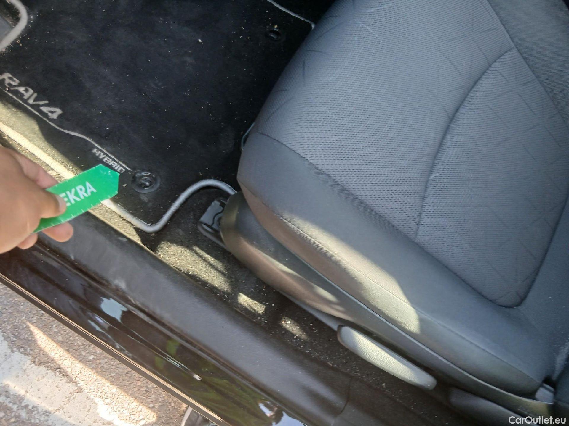 Toyota  RAV4 TOYOTA  / 2018 / 5P / todoterreno 2.5l 220H Business #3