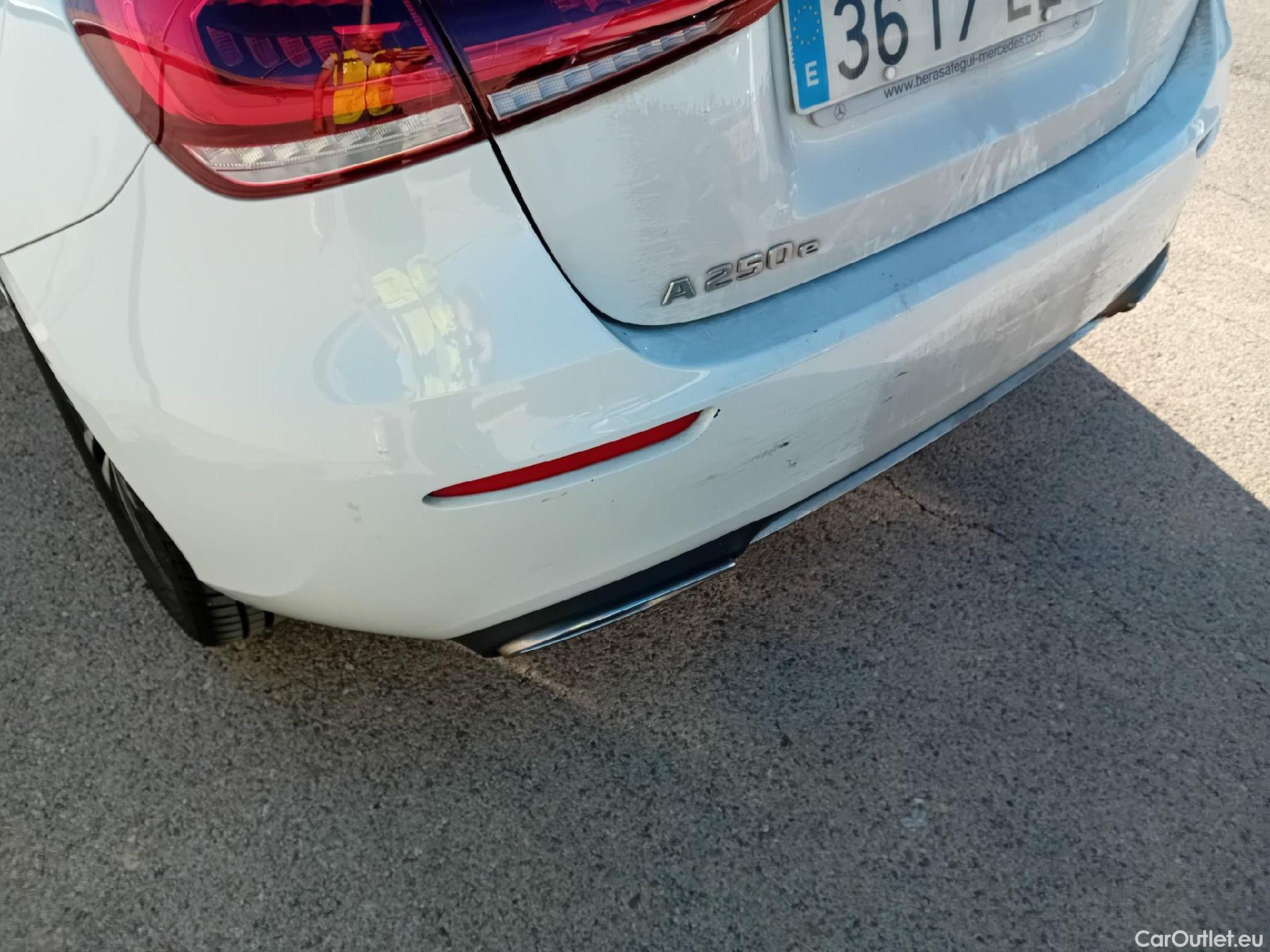  Mercedes  A-Klasse MERCEDES-BENZ Clase A / 2018 / 5P / berlina con portón A 250 e #20