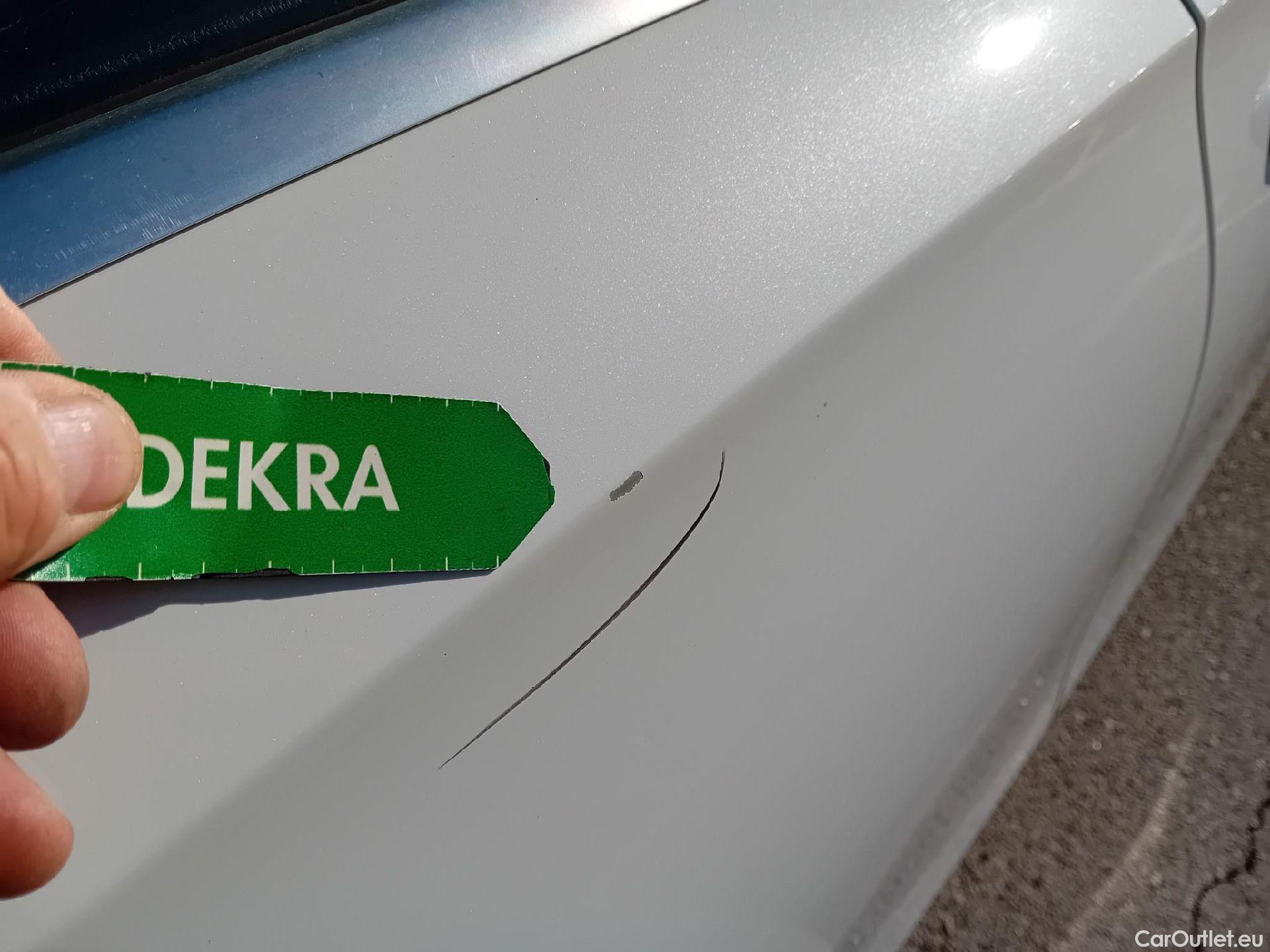 Mercedes  A-Klasse MERCEDES-BENZ Clase A / 2018 / 5P / berlina con portón A 250 e #24