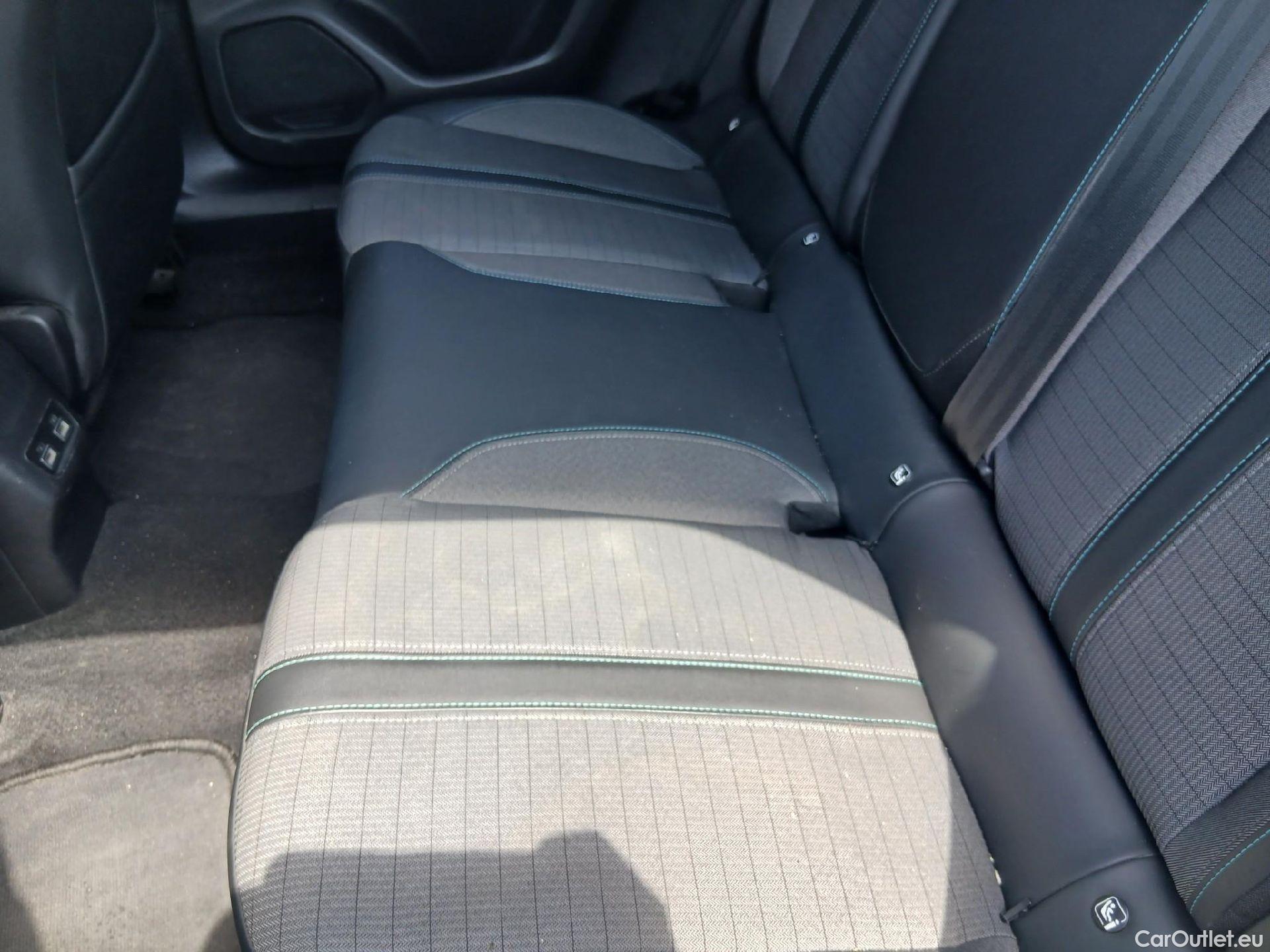  Peugeot  2008  Allure Pack 1.2 PureTech 130CV AT8 E6d #8