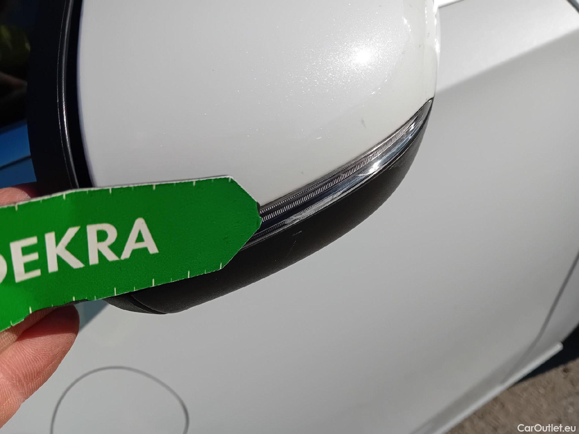  Mercedes  A-Klasse MERCEDES-BENZ Clase A / 2018 / 5P / berlina con portón A 250 e #29