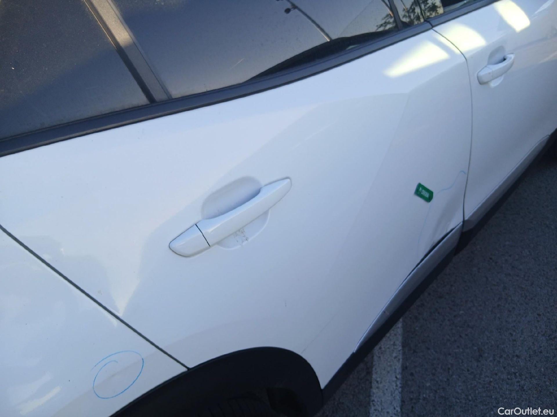  Peugeot  2008 PEUGEOT  / 2019 / 5P / todoterreno Allure Pack Puretech 130 S&S EAT8 (AC) #30