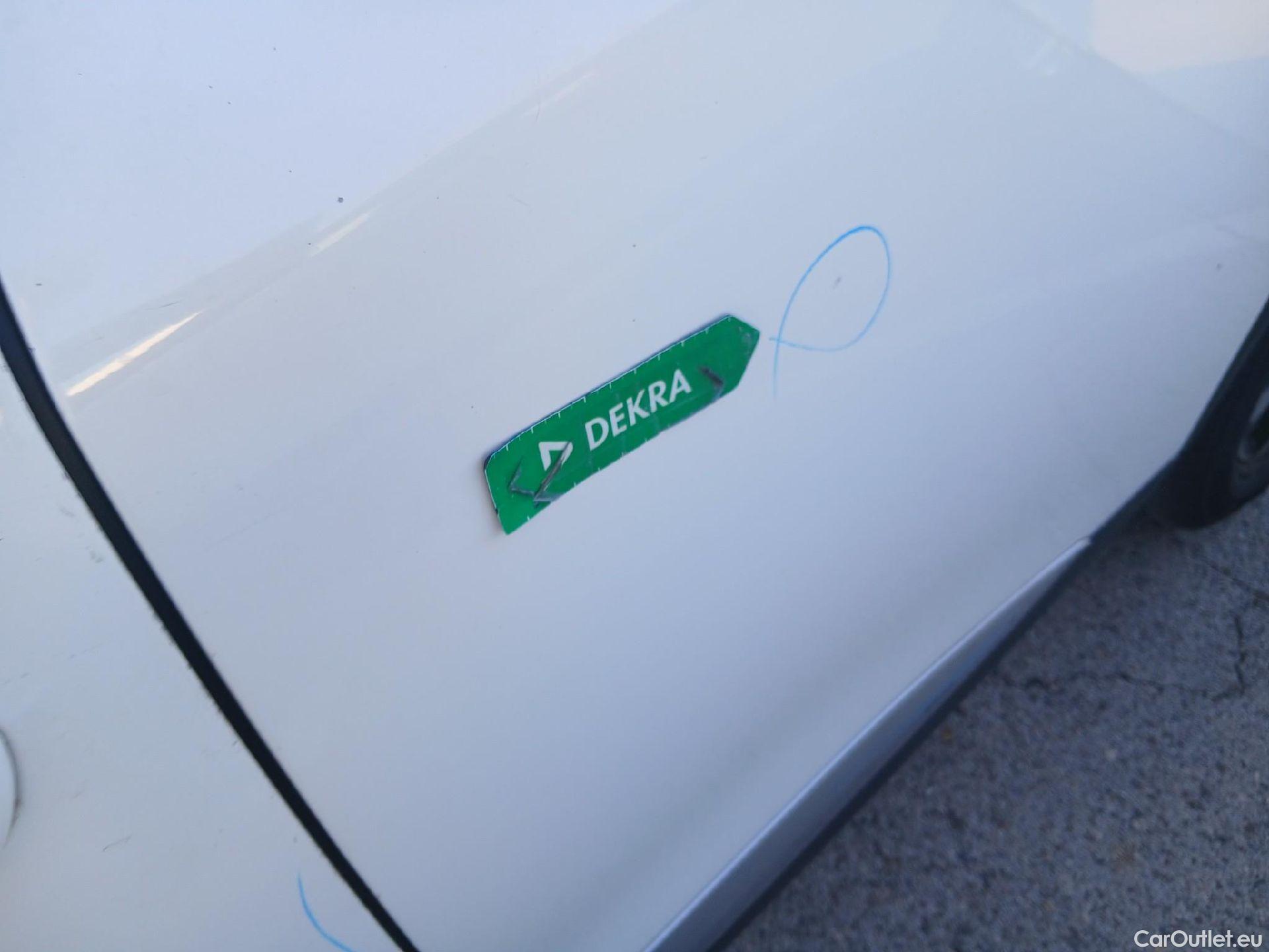  Peugeot  2008 PEUGEOT  / 2019 / 5P / todoterreno Allure Pack Puretech 130 S&S EAT8 (AC) #12