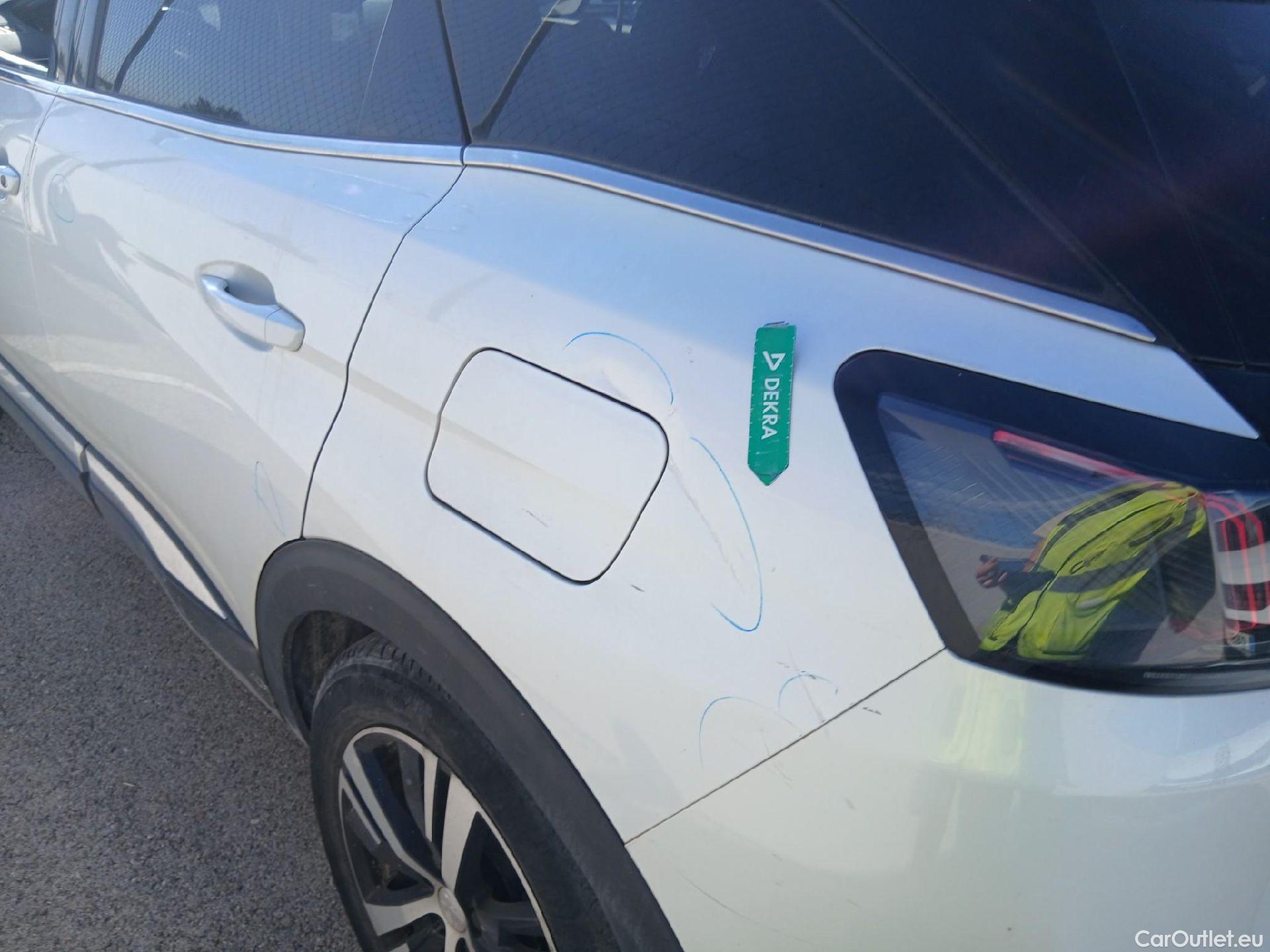  Peugeot  3008 PEUGEOT  Hybrid / 2020 / 5P / todoterreno 225 e-EAT8 GT #24