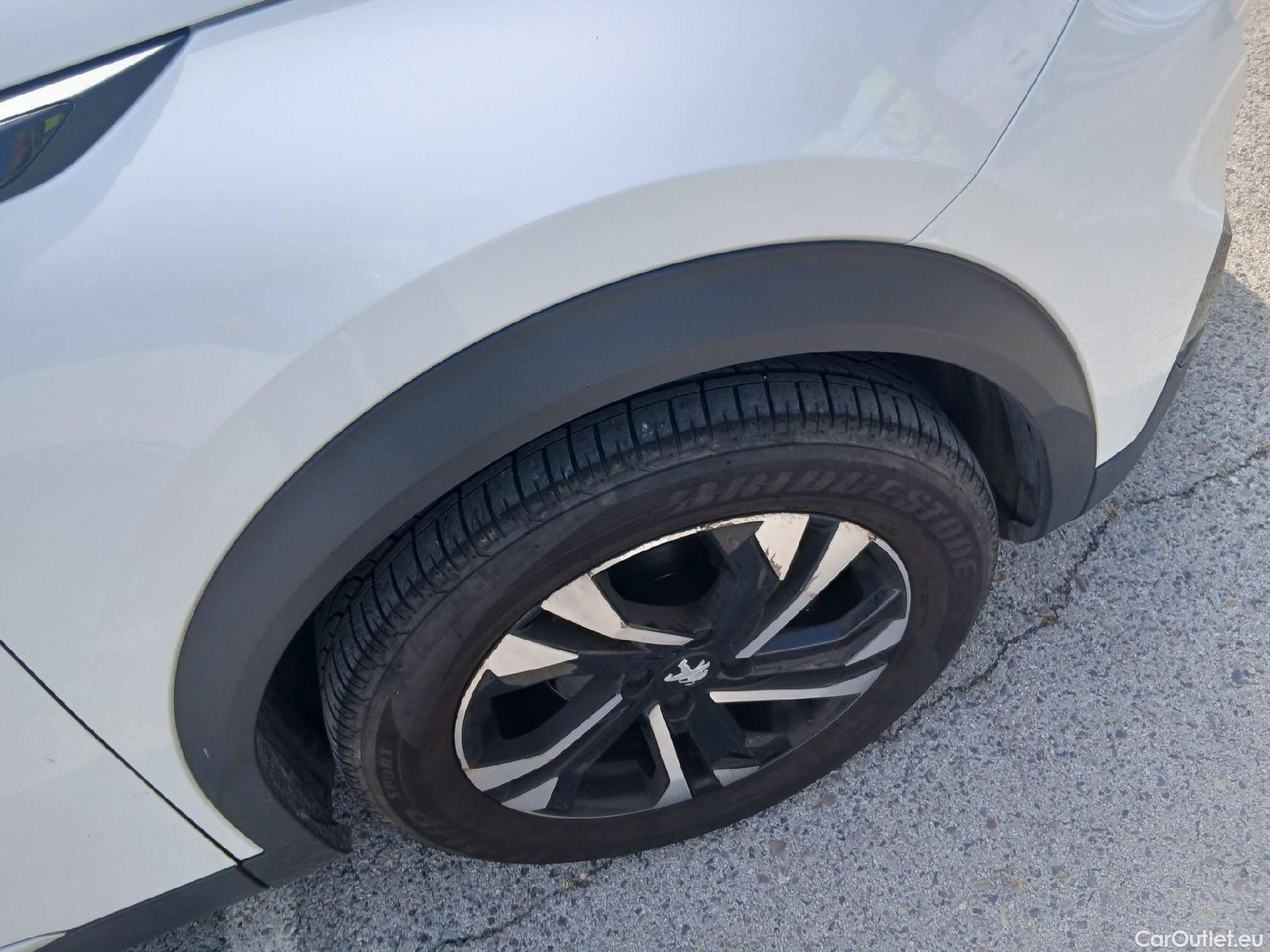  Peugeot  2008  Allure Pack 1.2 PureTech 130CV AT8 E6d #34