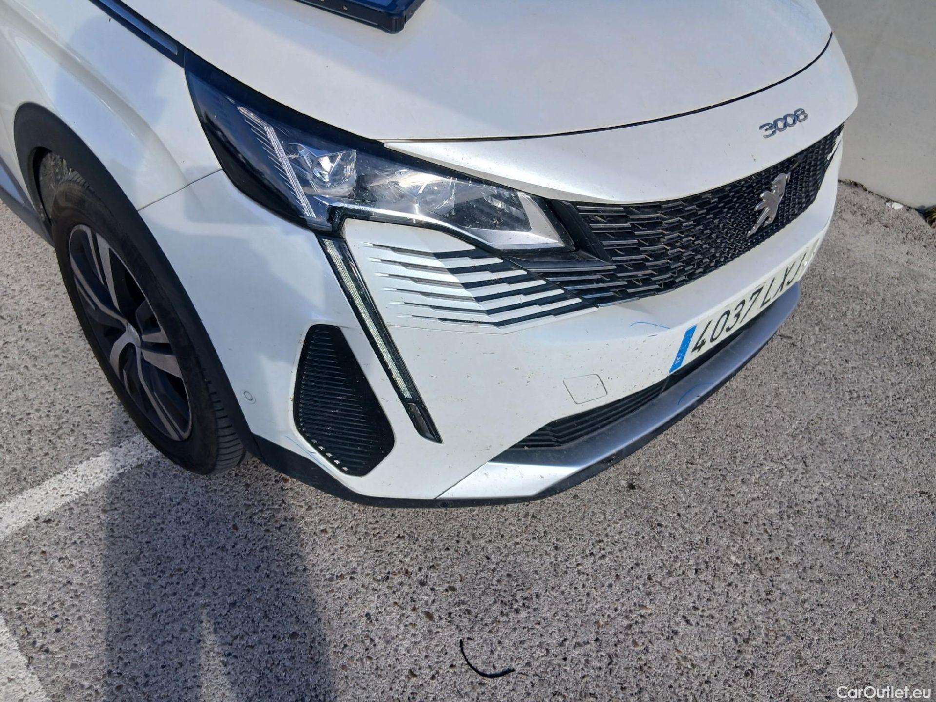  Peugeot  3008 PEUGEOT  Hybrid / 2020 / 5P / todoterreno 225 e-EAT8 GT #4