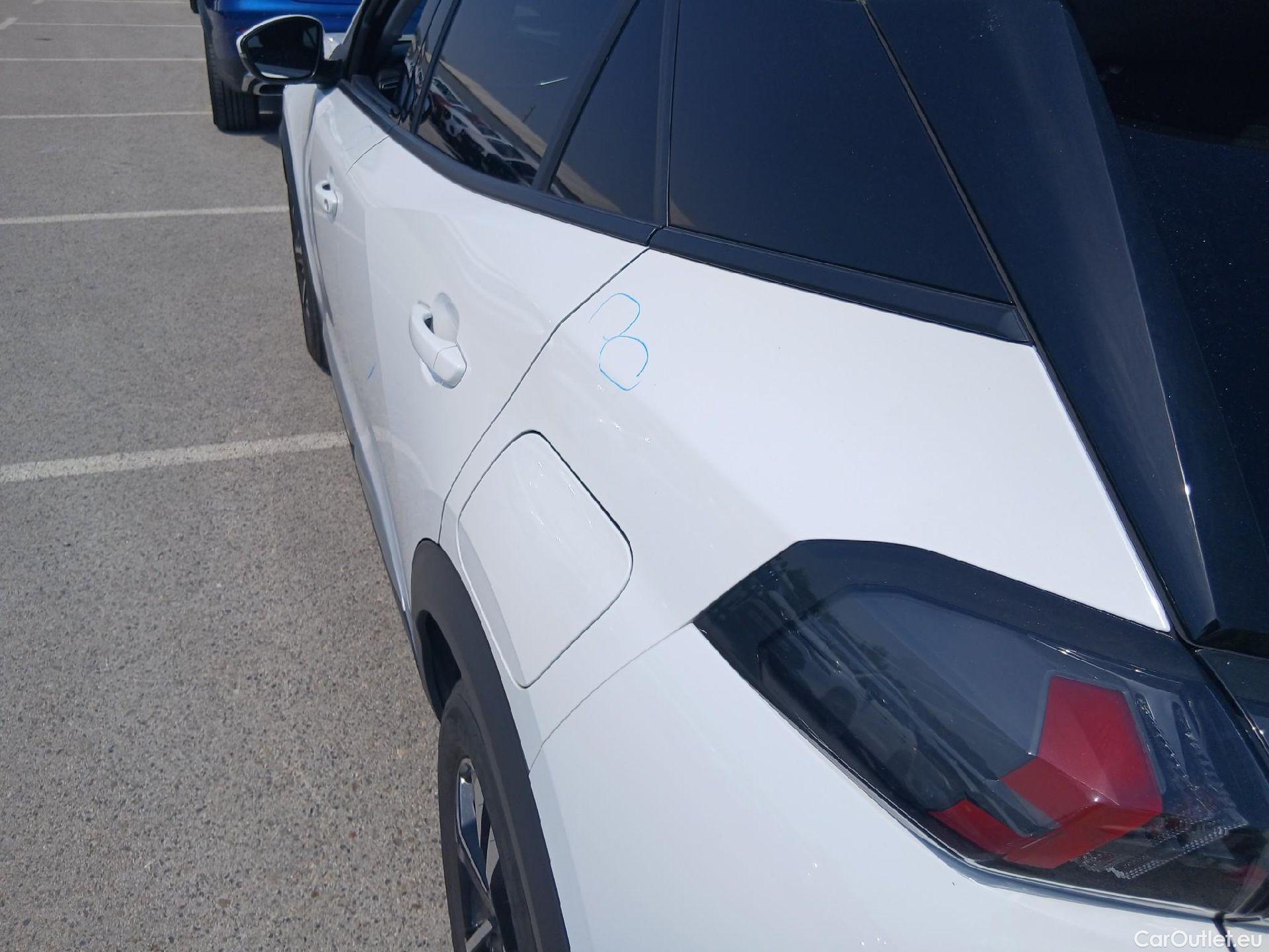  Peugeot  2008  Allure Pack 1.2 PureTech 130CV AT8 E6d #14