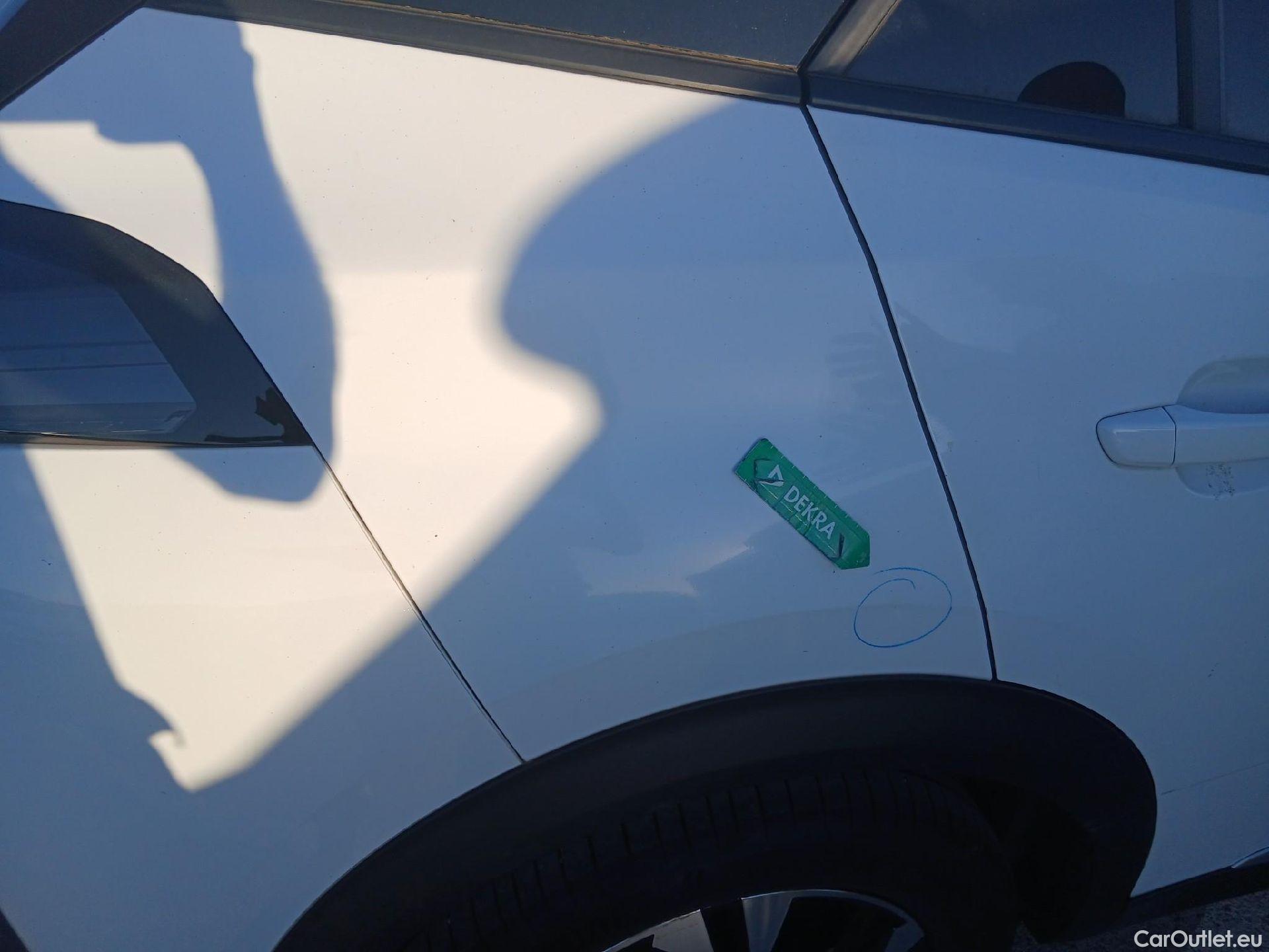  Peugeot  2008 PEUGEOT  / 2019 / 5P / todoterreno Allure Pack Puretech 130 S&S EAT8 (AC) #29