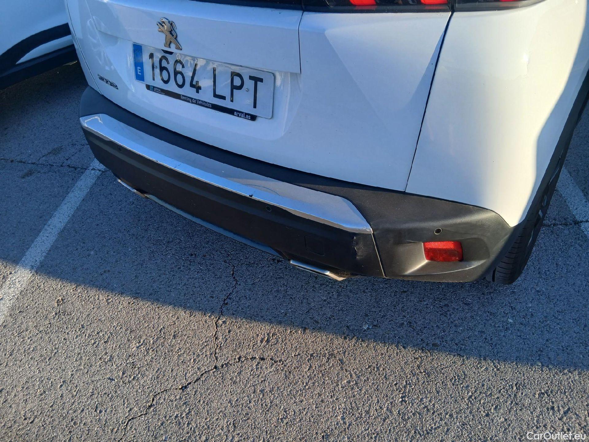  Peugeot  2008 PEUGEOT  / 2019 / 5P / todoterreno Allure Pack Puretech 130 S&S EAT8 (AC) #25