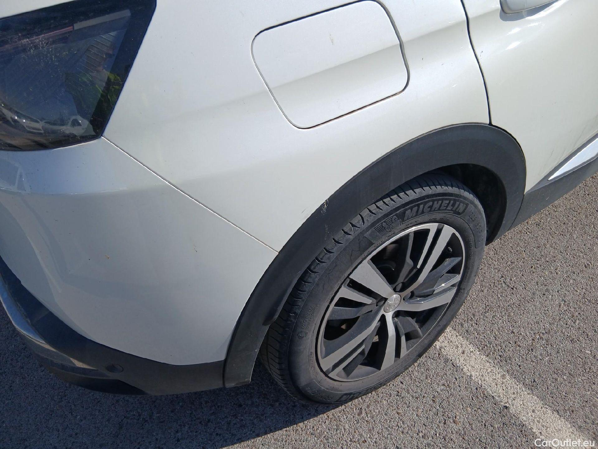  Peugeot  3008 PEUGEOT  Hybrid / 2020 / 5P / todoterreno 225 e-EAT8 GT #35