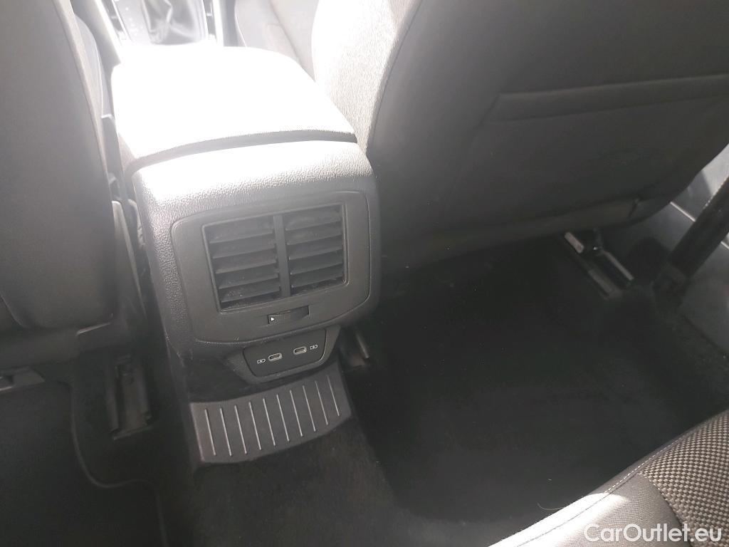  Volkswagen  T-ROC VOLKSWAGEN  / 2017 / 5P / todoterreno Advance R-Line 1.5 TSI 110kW (150CV) DSG #6