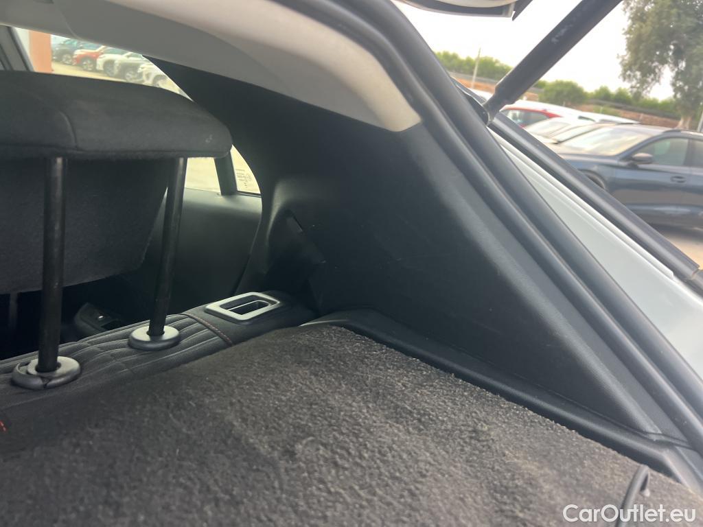  Peugeot  2008 PEUGEOT  / 2019 / 5P / todoterreno Active BlueHDI 81kW (110CV) #14