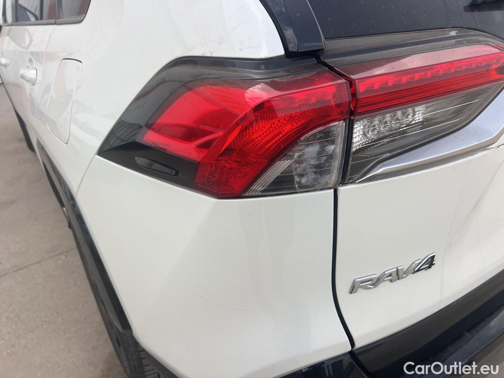  Toyota  RAV4 TOYOTA  / 2018 / 5P / todoterreno 2.5l 220H Style #1