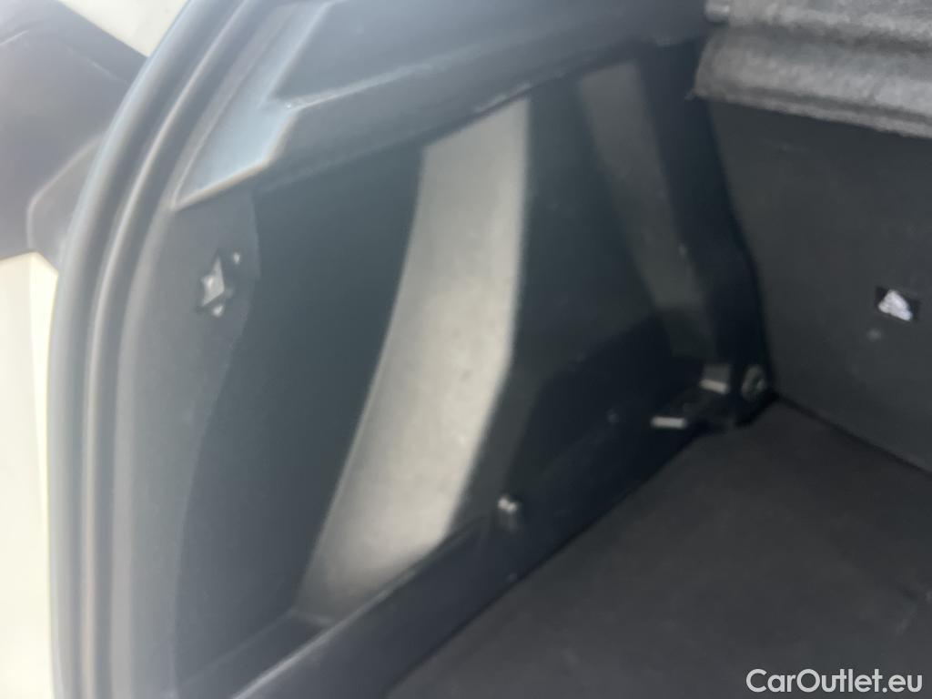  Peugeot  2008 PEUGEOT  / 2019 / 5P / todoterreno Active BlueHDI 81kW (110CV) #17