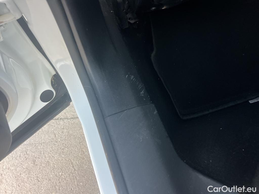  Peugeot  2008 PEUGEOT  / 2019 / 5P / todoterreno Active BlueHDI 81kW (110CV) #19