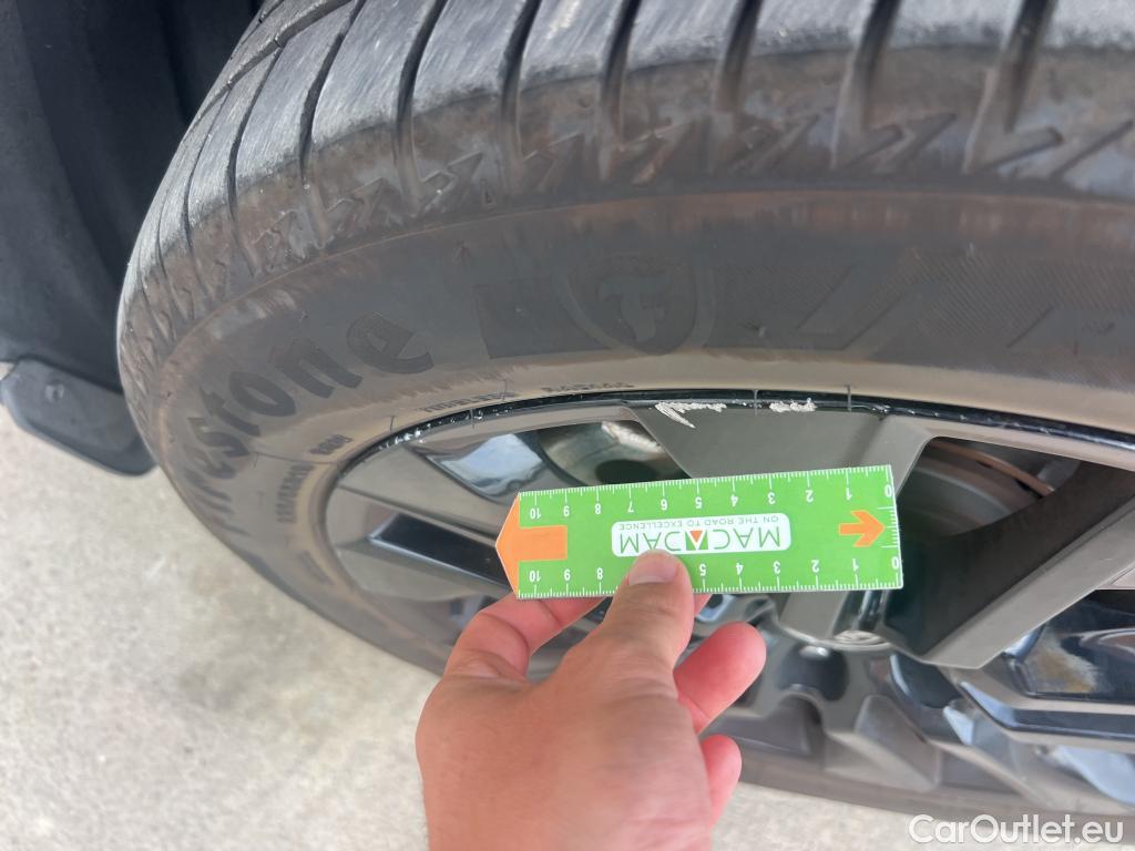  Toyota  RAV4 TOYOTA  / 2018 / 5P / todoterreno 2.5l 220H Style #10