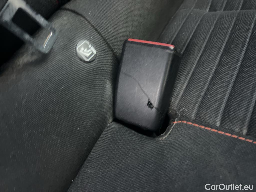  Peugeot  2008 PEUGEOT  / 2019 / 5P / todoterreno Active BlueHDI 81kW (110CV) #31