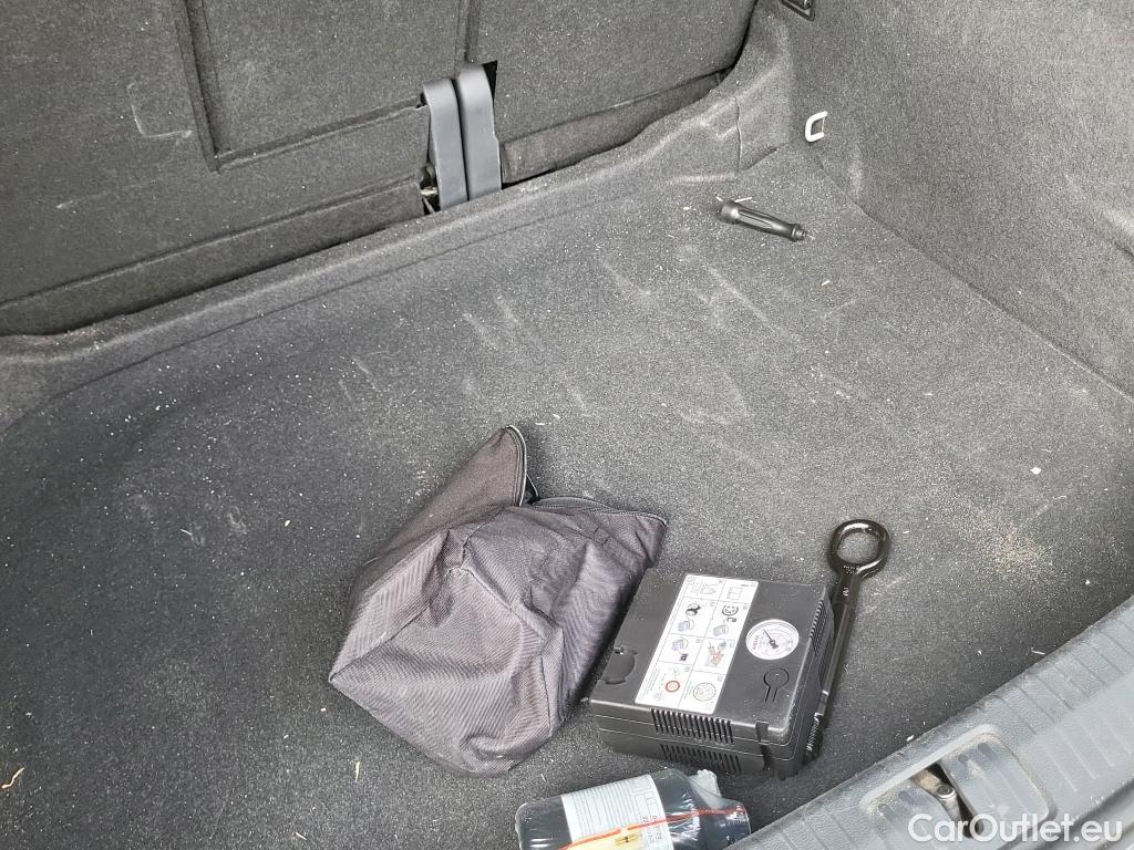  Volkswagen  Tiguan VOLKSWAGEN  / 2020 / 5P / todoterreno Life 2.0 TDI 90kW (122CV) #33
