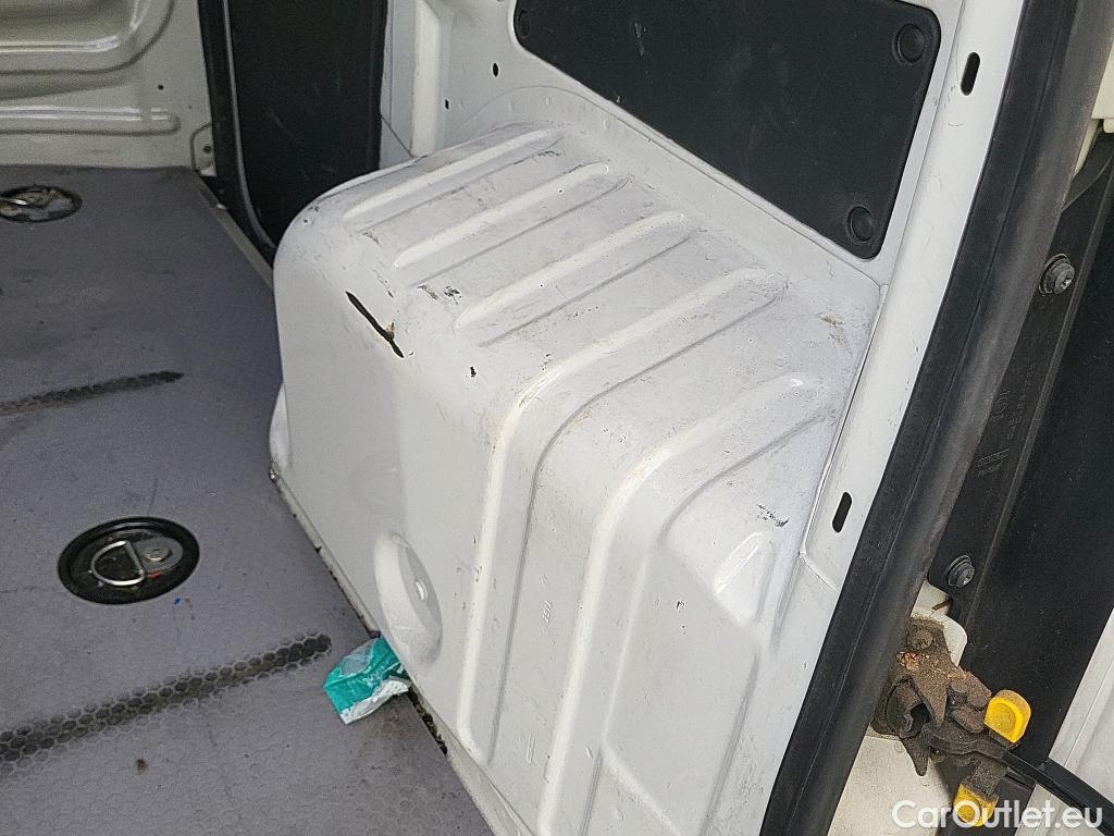  Fiat  Fiorino FIAT  / 2016 / 3P / furgón derivado de turismo Cargo Base 1.3 Mjet 59kW (80CV) E6 #5