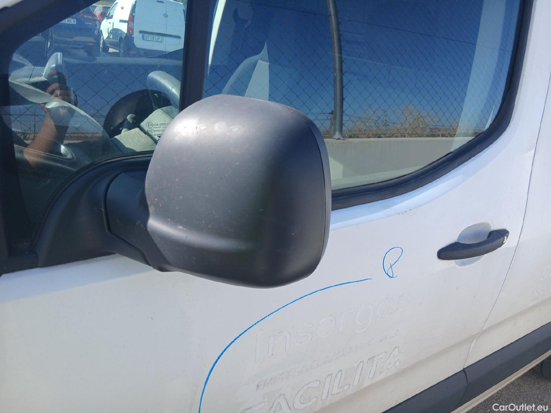  Peugeot  Partner PEUGEOT  / 2018 / 3P / furgón derivado de turismo Pro Standard 600kg BlueHDi 73kW (AC) #23