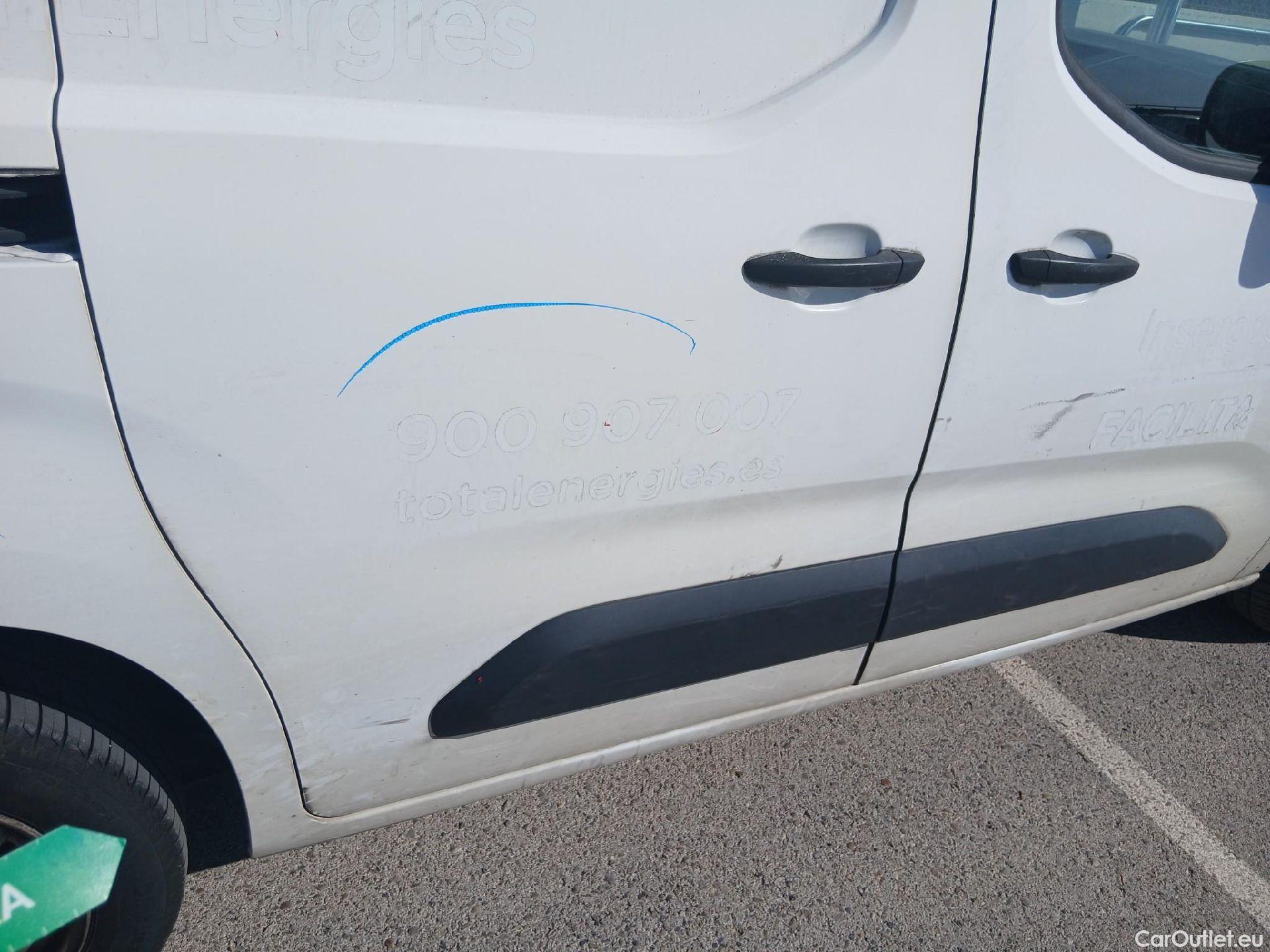  Peugeot  Partner PEUGEOT  / 2018 / 3P / furgón derivado de turismo Pro Standard 600kg BlueHDi 73kW (AC) #42