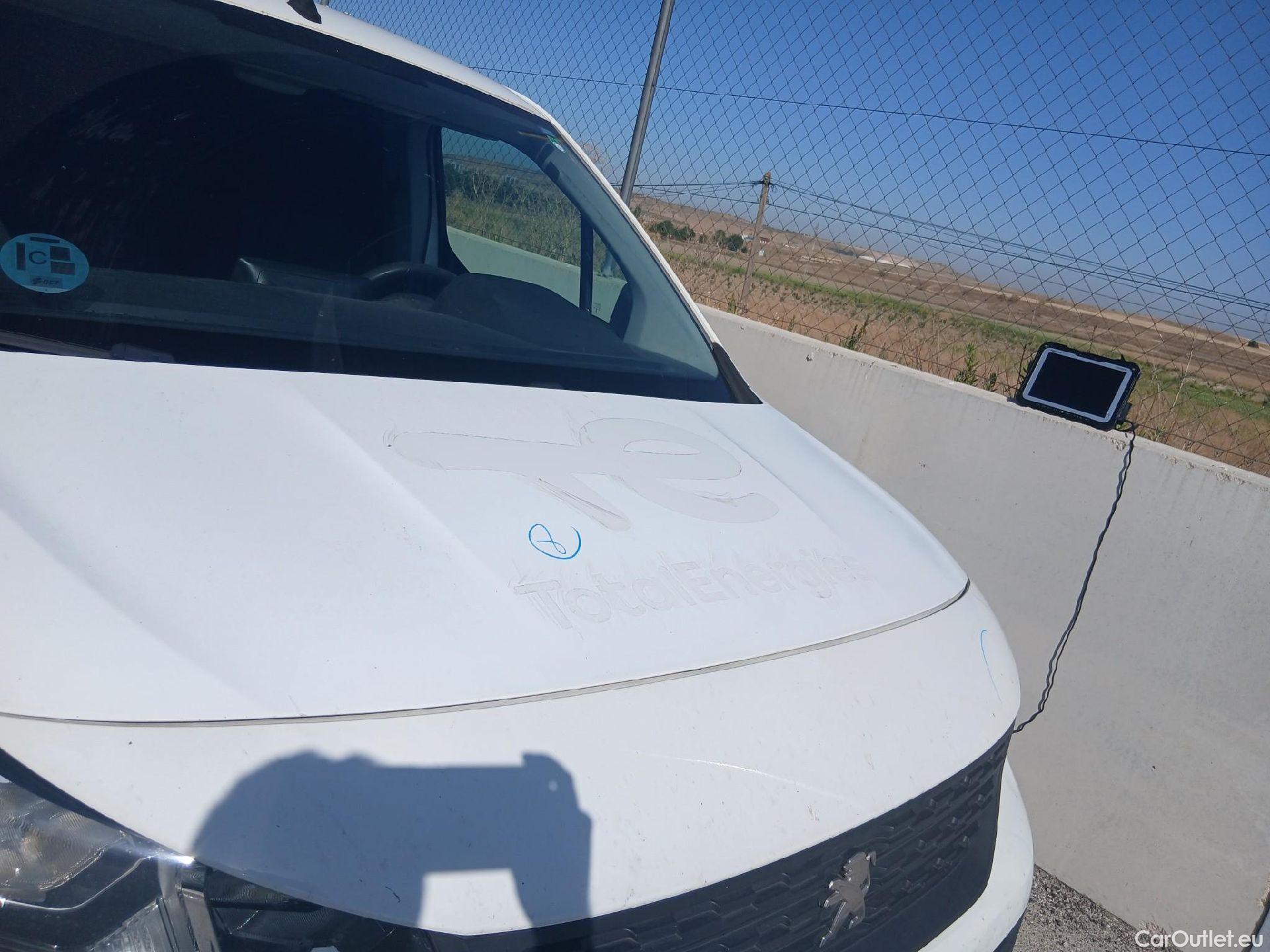  Peugeot  Partner PEUGEOT  / 2018 / 3P / furgón derivado de turismo Pro Standard 600kg BlueHDi 73kW (AC) #14