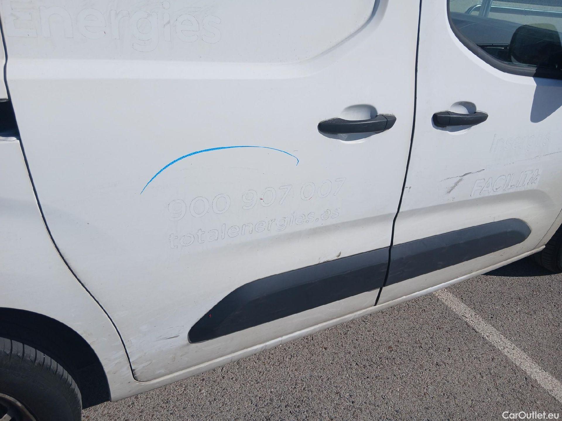  Peugeot  Partner PEUGEOT  / 2018 / 3P / furgón derivado de turismo Pro Standard 600kg BlueHDi 73kW (AC) #43