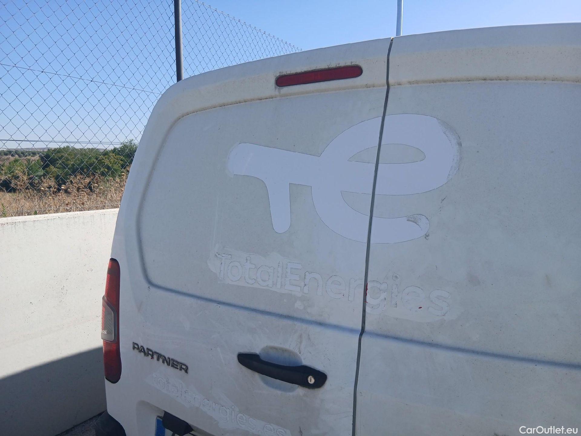  Peugeot  Partner PEUGEOT  / 2018 / 3P / furgón derivado de turismo Pro Standard 600kg BlueHDi 73kW (AC) #33